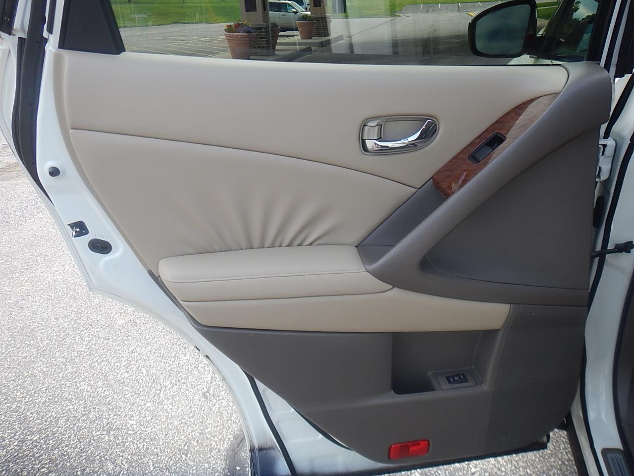 Nissan Murano LE 4D SUV AWD 2010