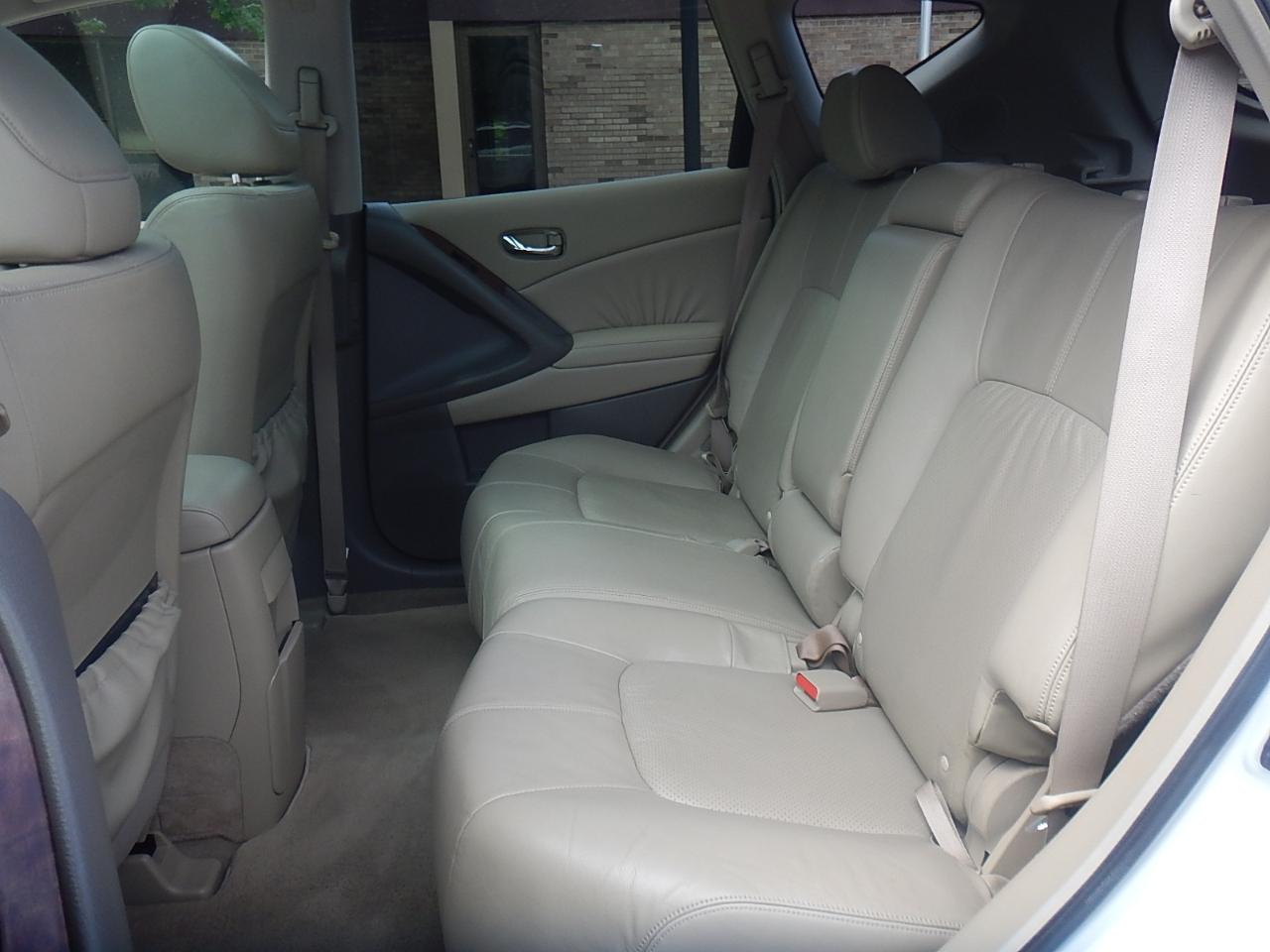 Nissan Murano LE 4D SUV AWD 2010