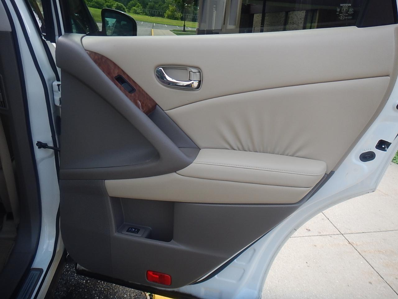 Nissan Murano LE 4D SUV AWD 2010
