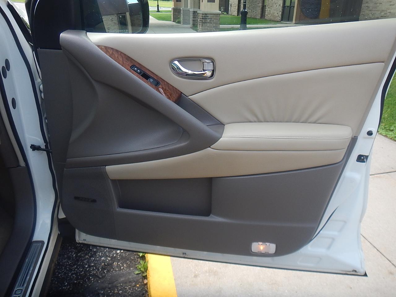 Nissan Murano LE 4D SUV AWD 2010