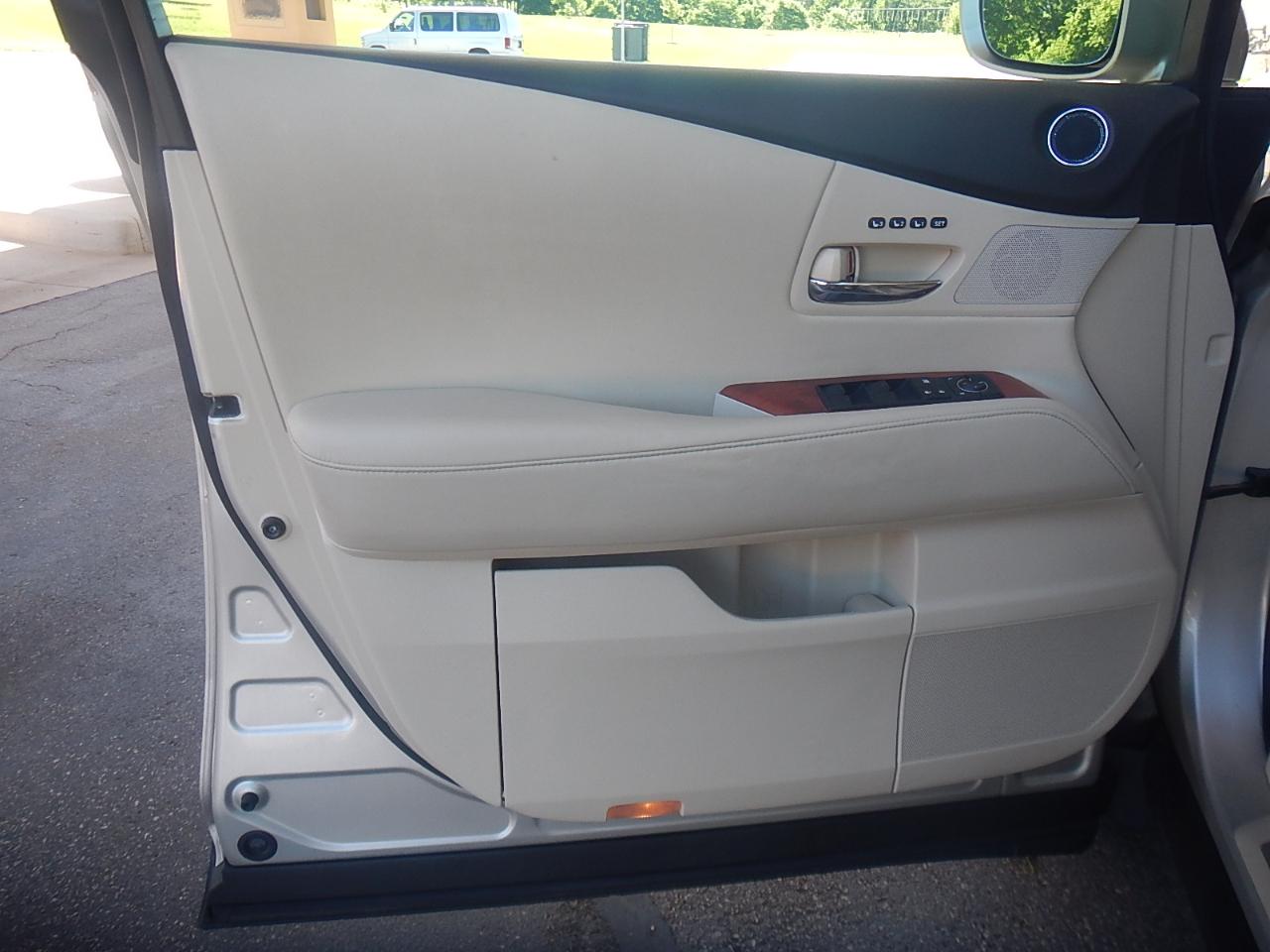 Lexus RX 350 4D SUV AWD 2011