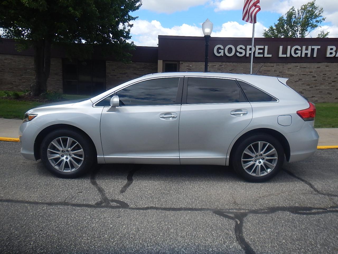 Toyota Venza 4D SUV FWD 4cyl 2010