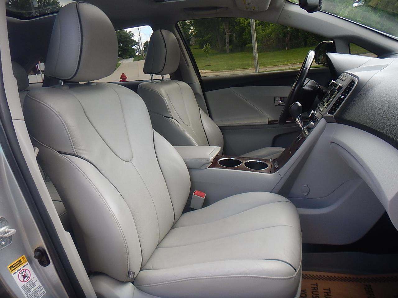 Toyota Venza 4D SUV FWD 4cyl 2010