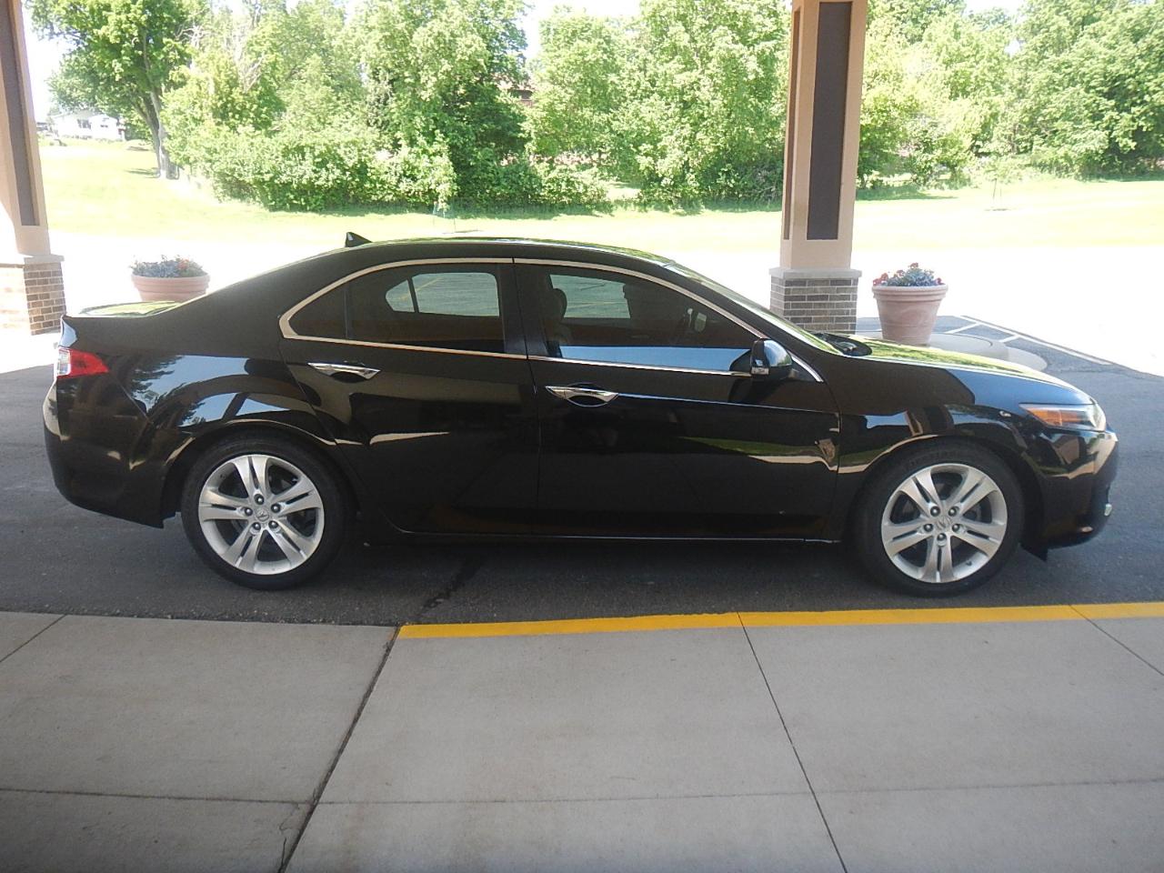 Acura TSX V6 5-Speed AT with Tech Package 2010