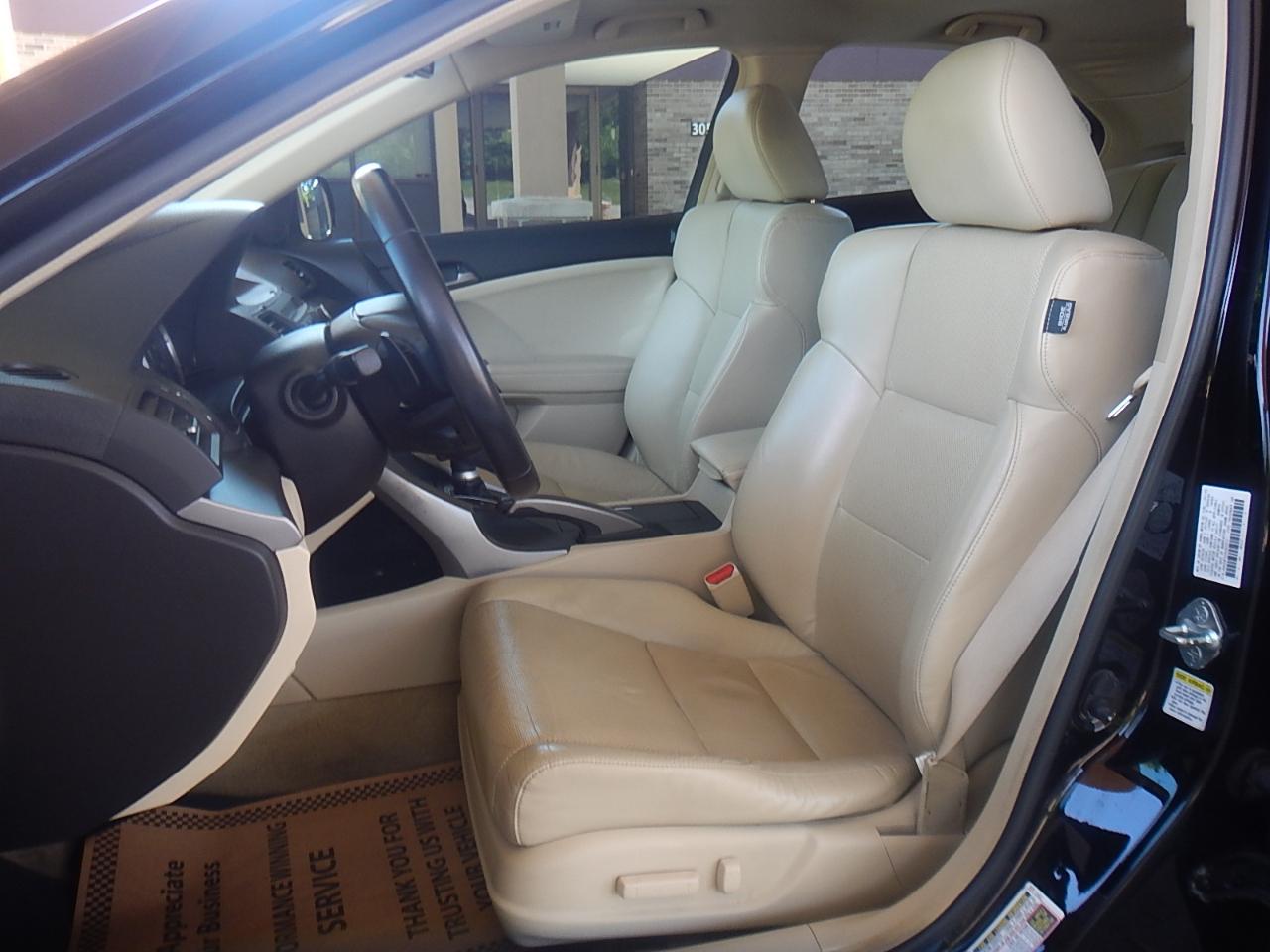 Acura TSX V6 5-Speed AT with Tech Package 2010