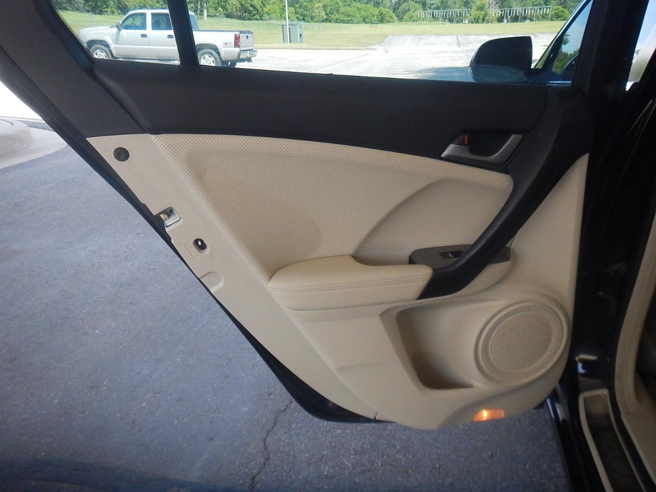 Acura TSX V6 5-Speed AT with Tech Package 2010