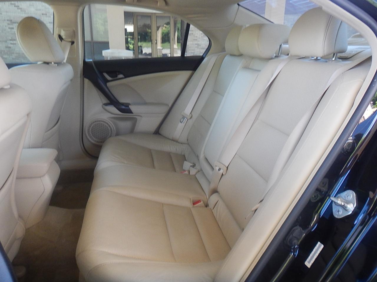 Acura TSX V6 5-Speed AT with Tech Package 2010