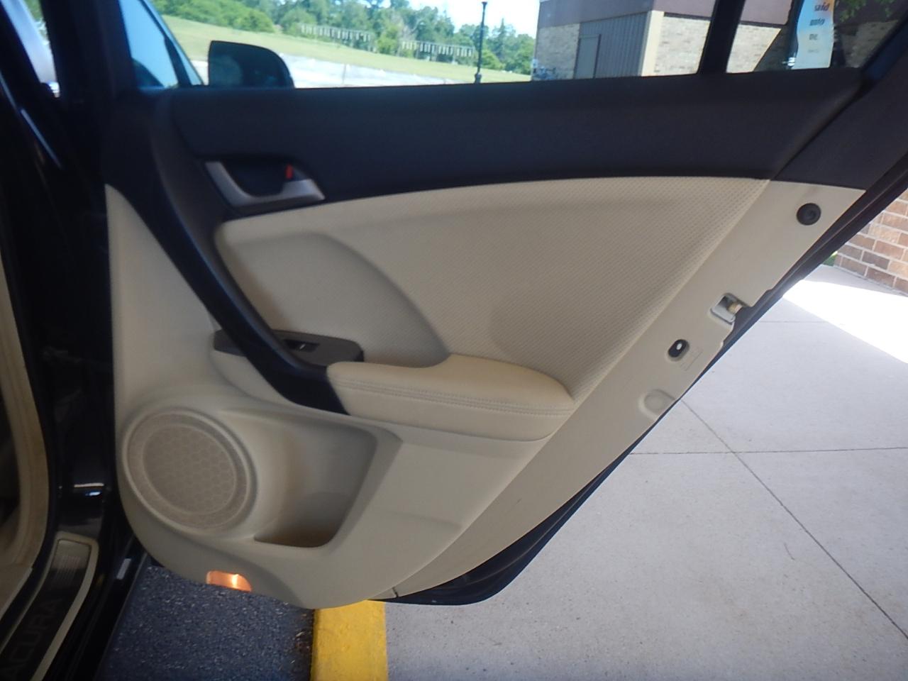 Acura TSX V6 5-Speed AT with Tech Package 2010