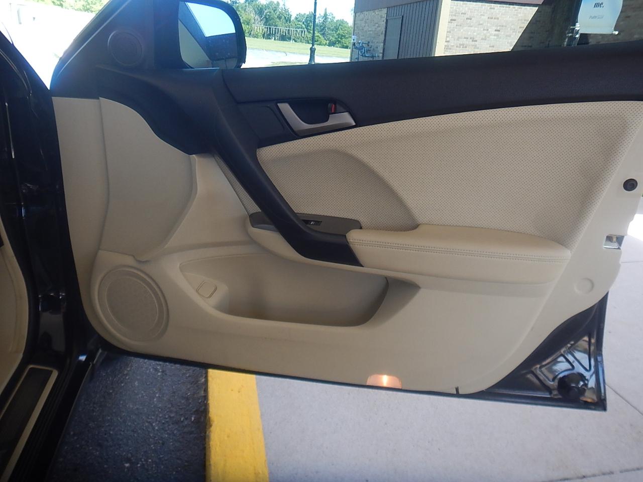 Acura TSX V6 5-Speed AT with Tech Package 2010