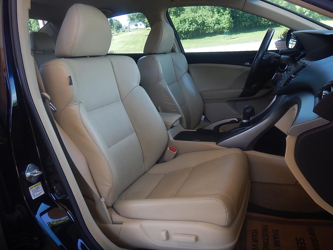 Acura TSX V6 5-Speed AT with Tech Package 2010