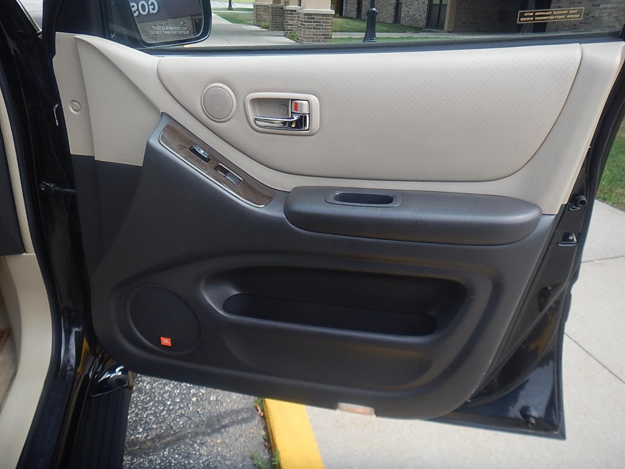 Toyota Highlander Limited V6 4WD 2003
