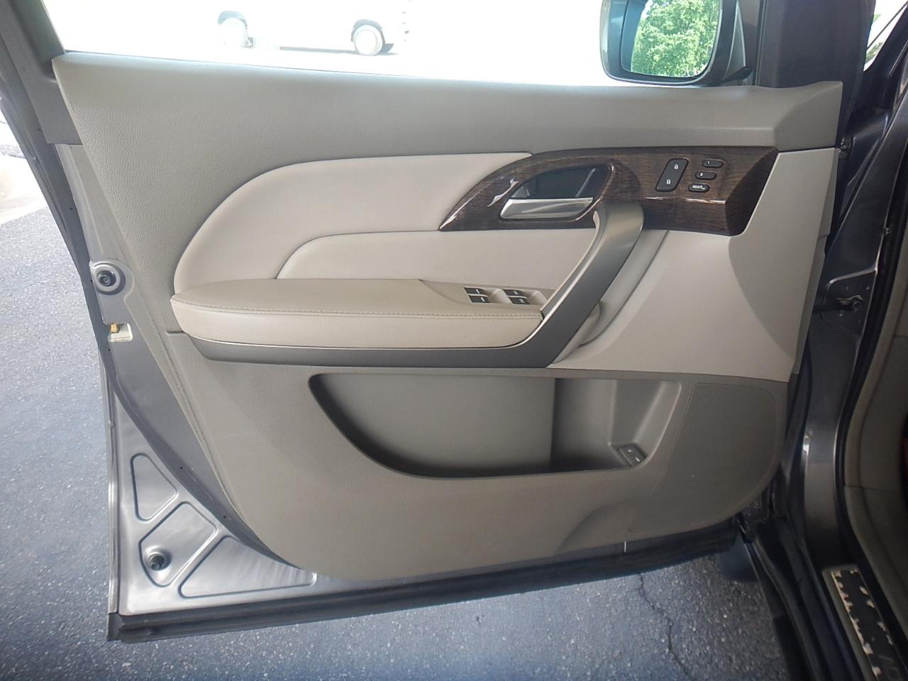 Acura MDX 6-Spd AT w/Tech Package 2012