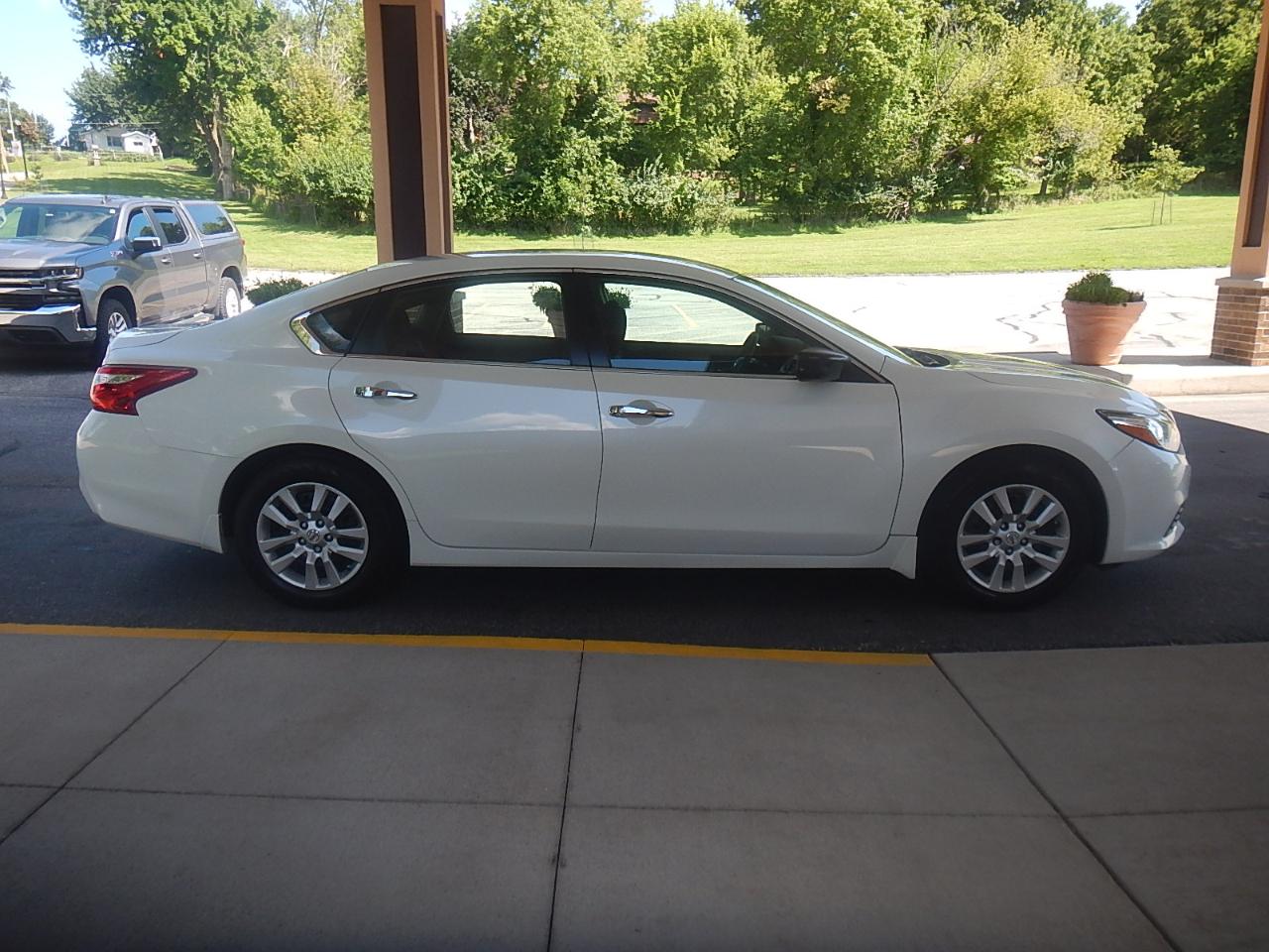 Nissan Altima 2.5 SV Sedan 2017