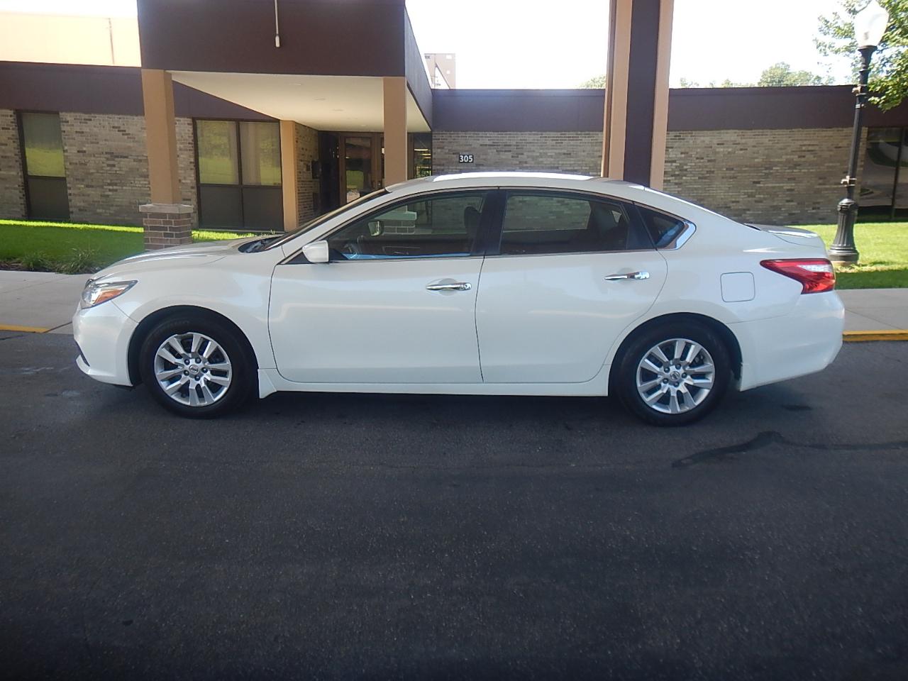 Nissan Altima 2.5 SV Sedan 2017