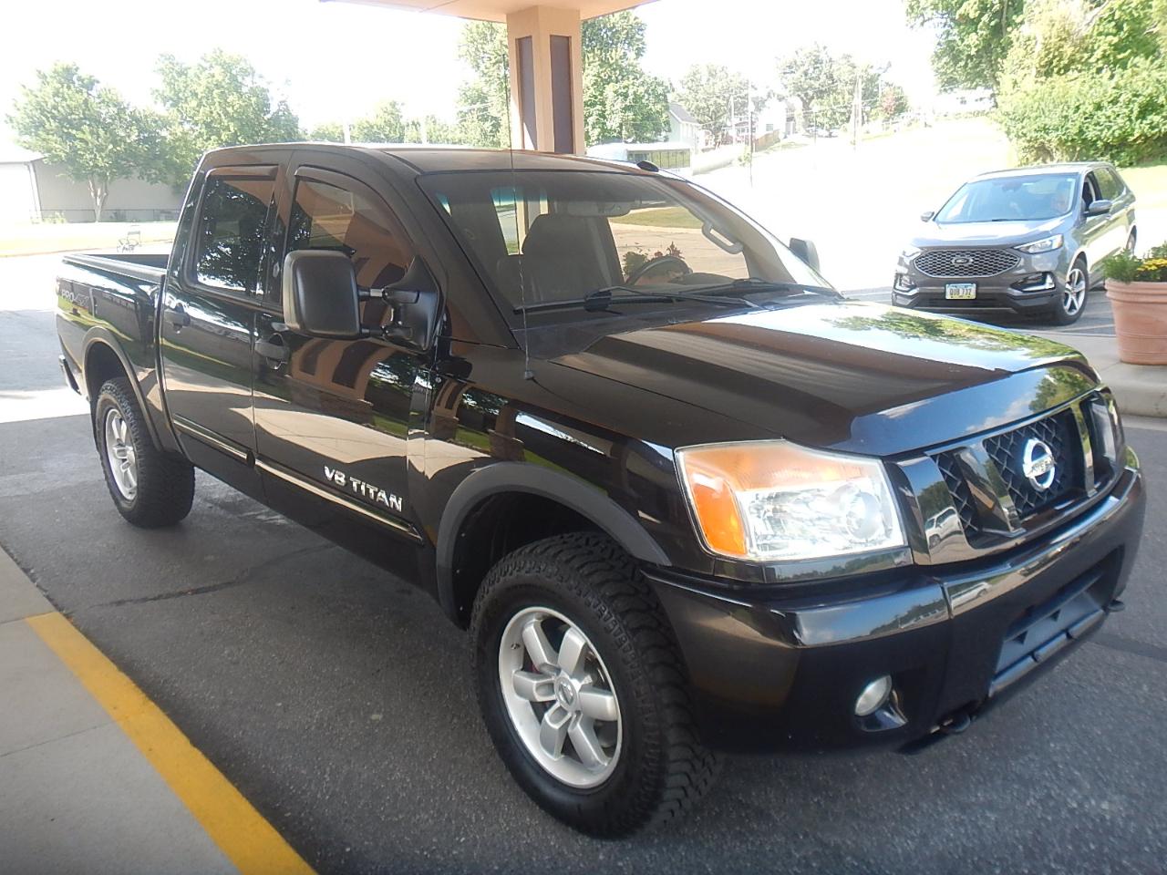 Nissan Titan PRO-4X Crew Cab 4WD 2012