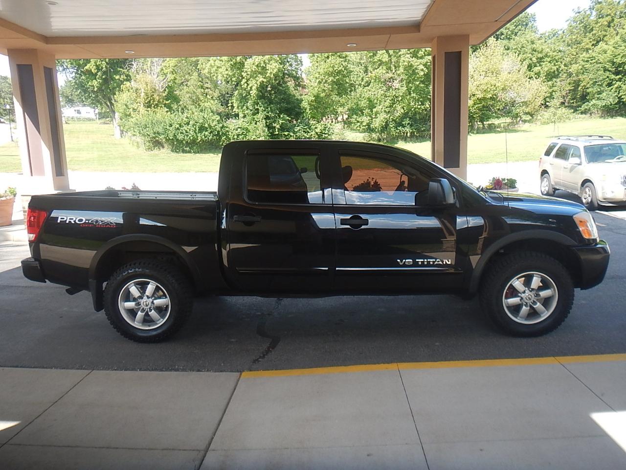 Nissan Titan PRO-4X Crew Cab 4WD 2012