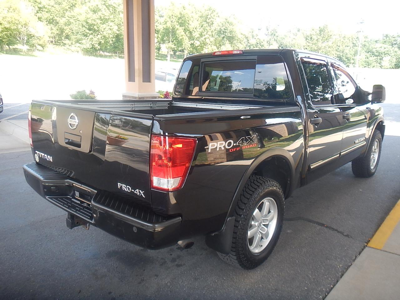 Nissan Titan PRO-4X Crew Cab 4WD 2012
