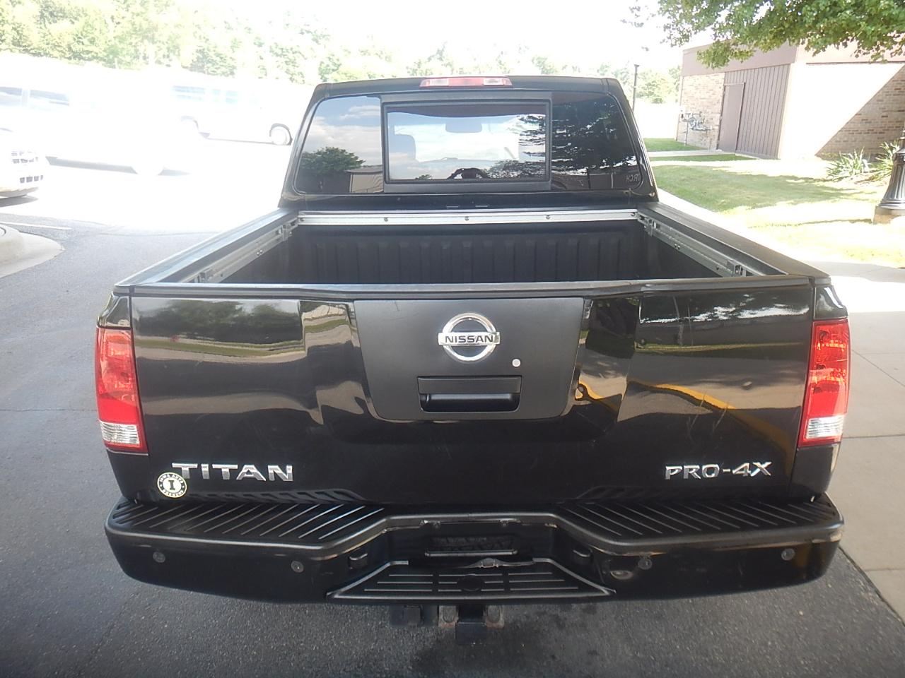 Nissan Titan PRO-4X Crew Cab 4WD 2012