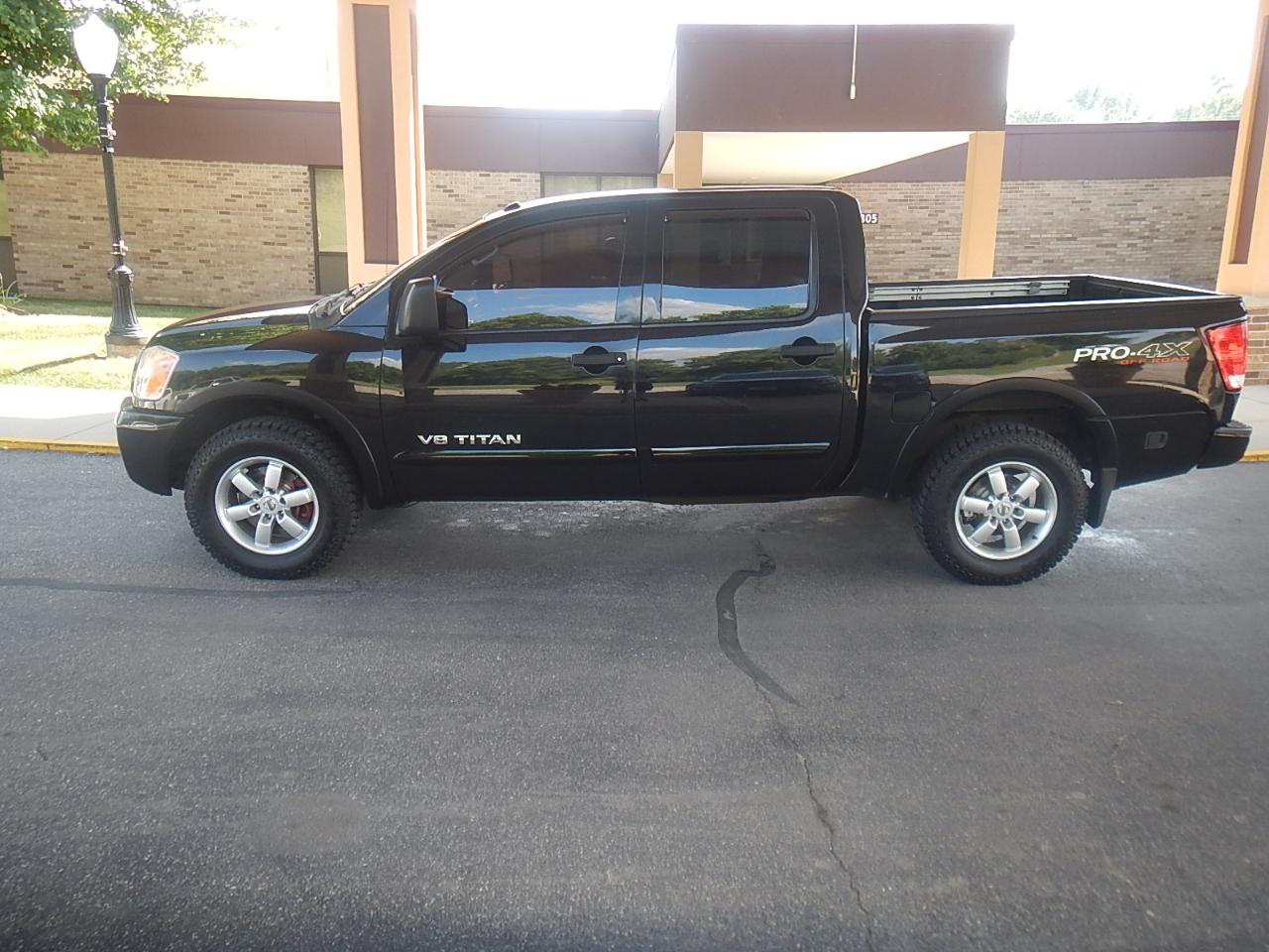 Nissan Titan PRO-4X Crew Cab 4WD 2012