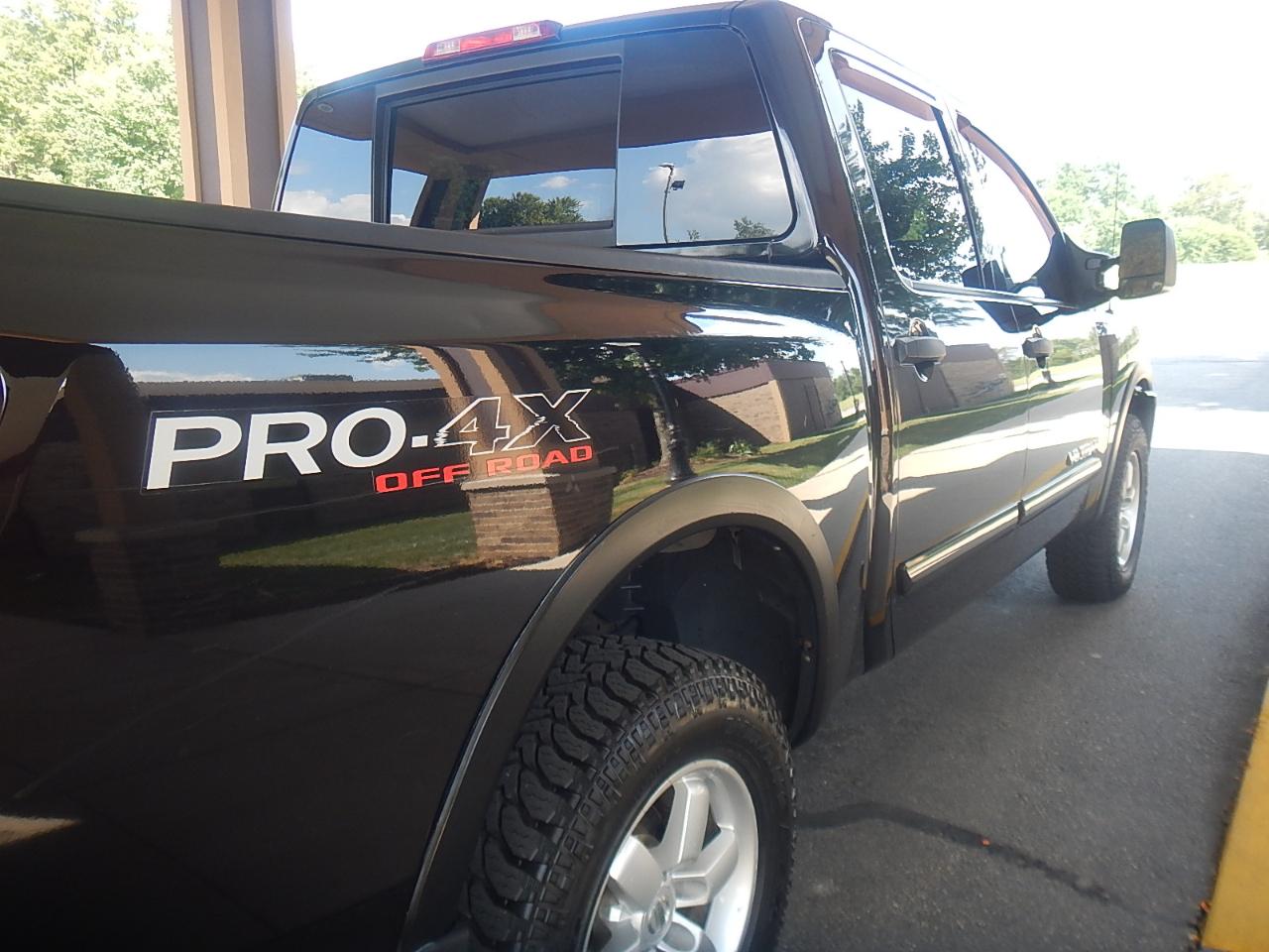 Nissan Titan PRO-4X Crew Cab 4WD 2012