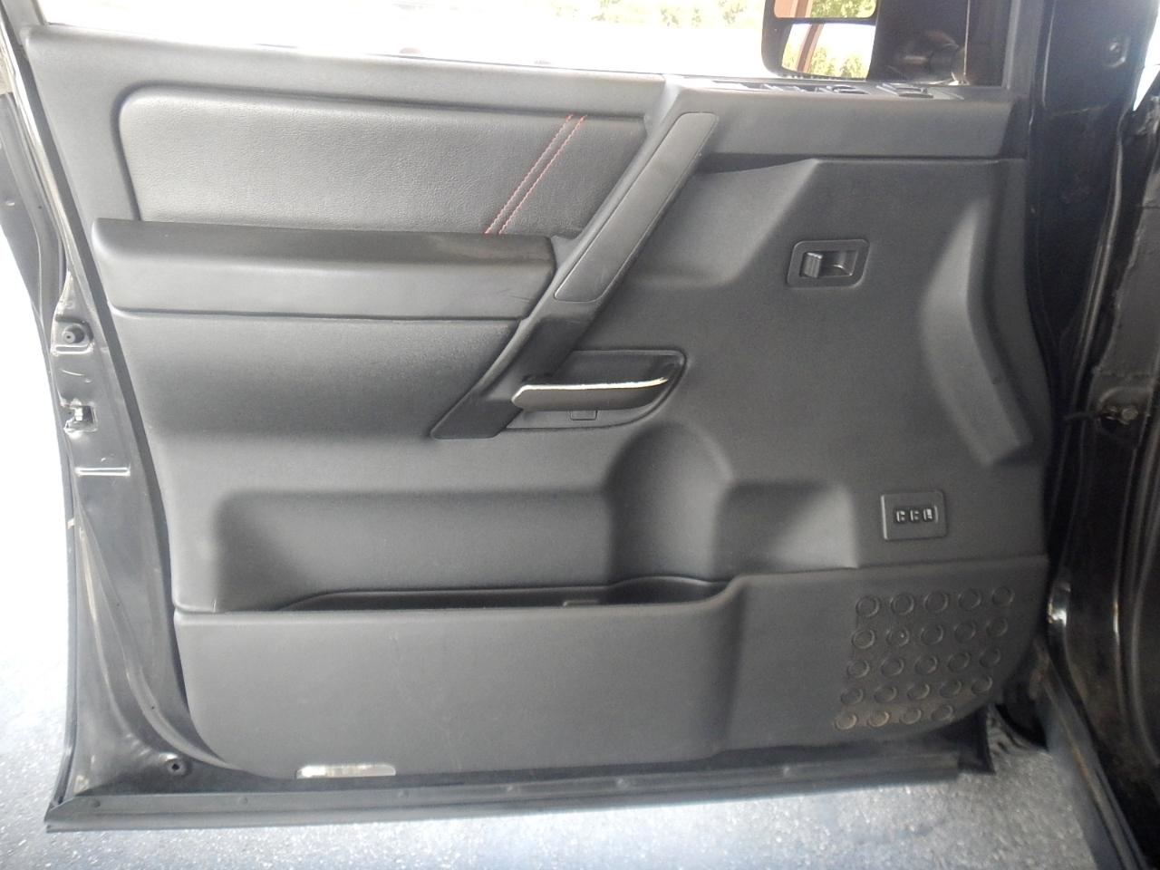 Nissan Titan PRO-4X Crew Cab 4WD 2012