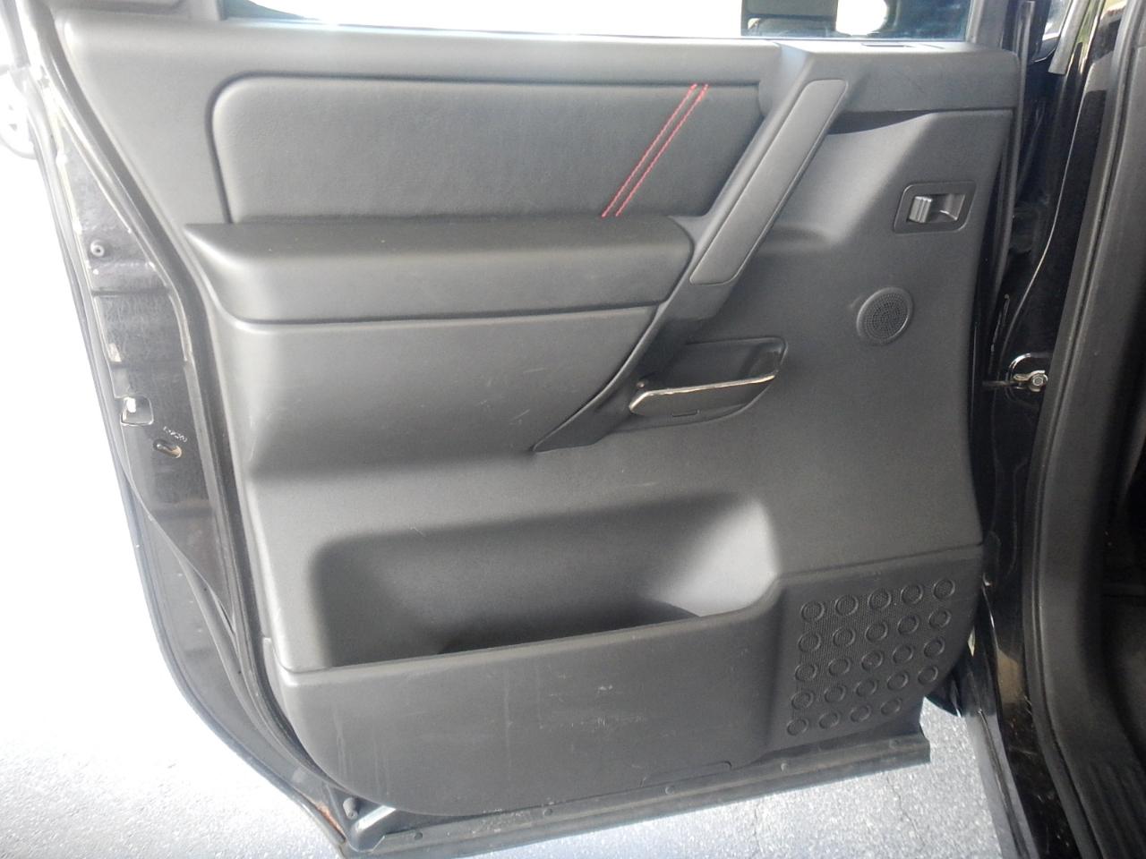 Nissan Titan PRO-4X Crew Cab 4WD 2012