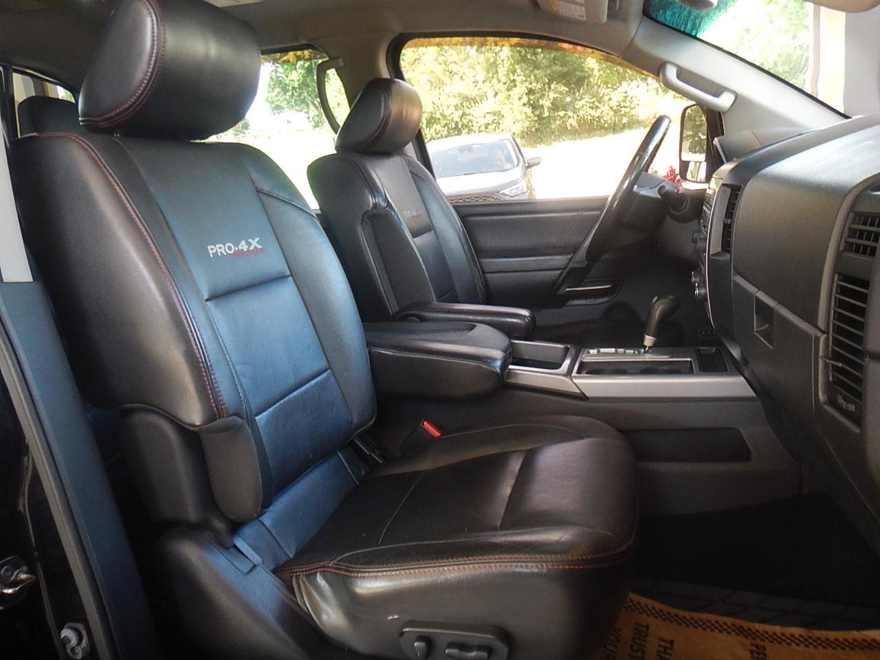 Nissan Titan PRO-4X Crew Cab 4WD 2012