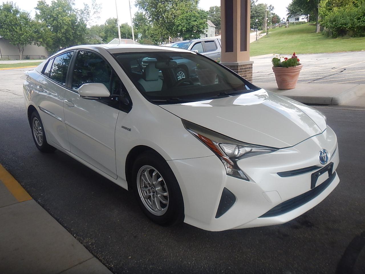 Toyota Prius Two Eco 2016