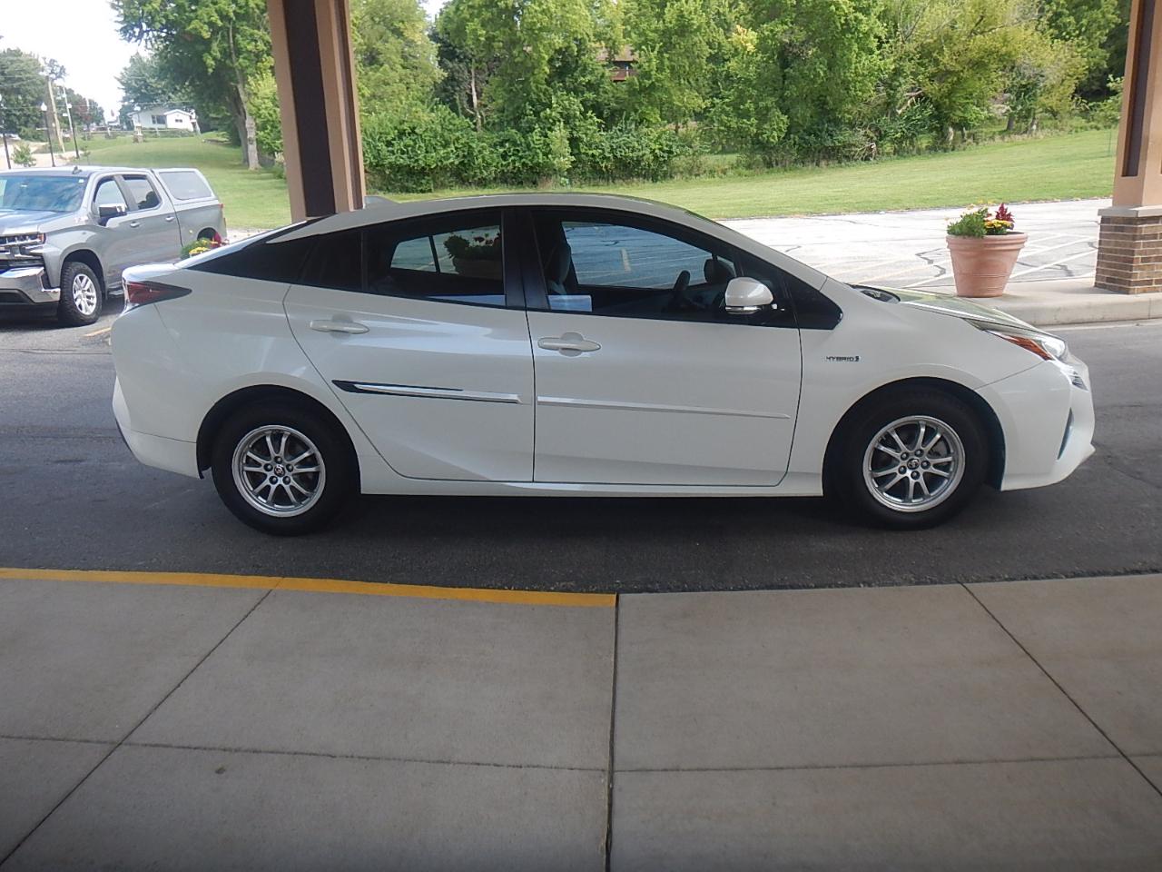 Toyota Prius Two Eco 2016