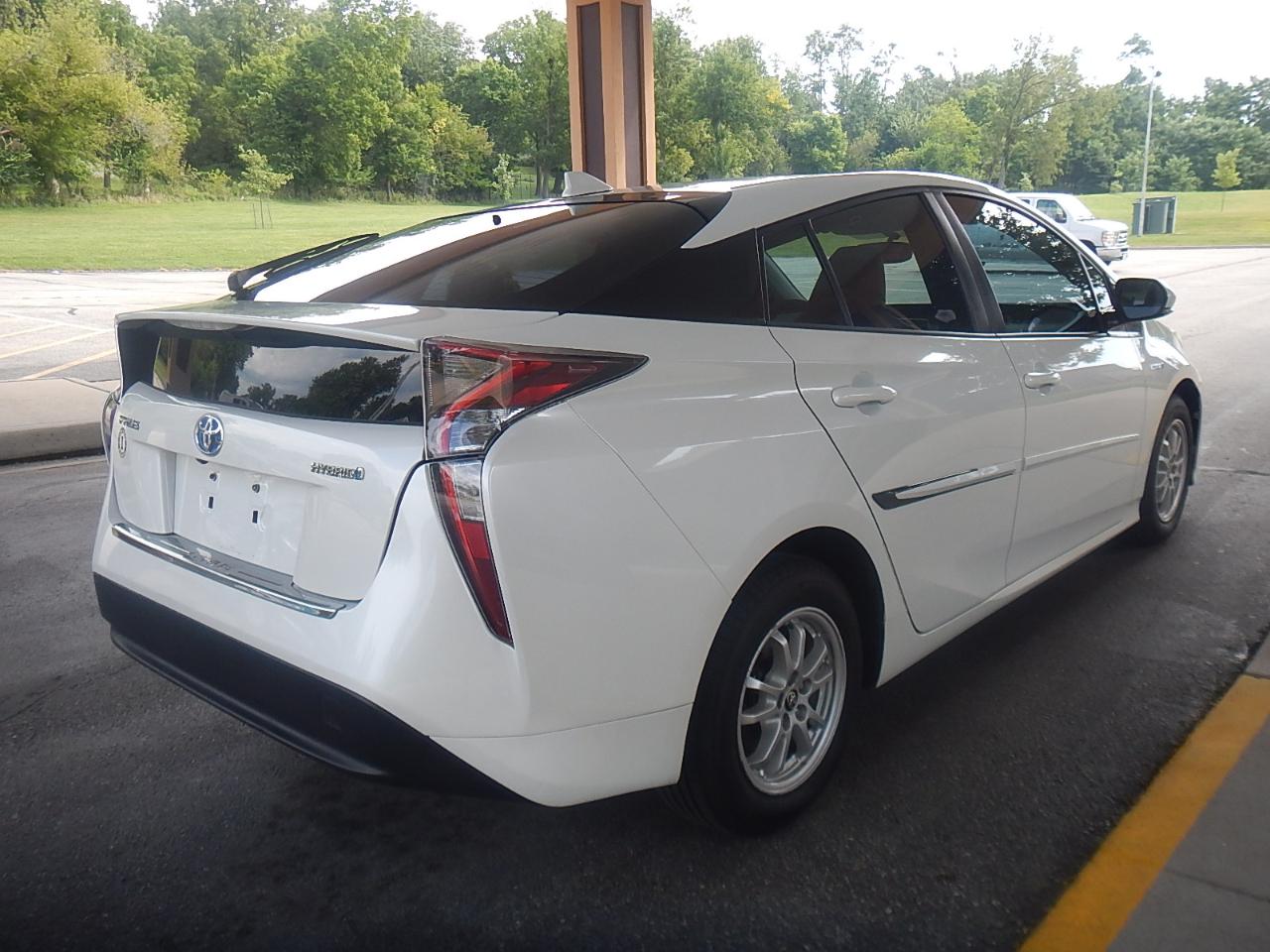 Toyota Prius Two Eco 2016