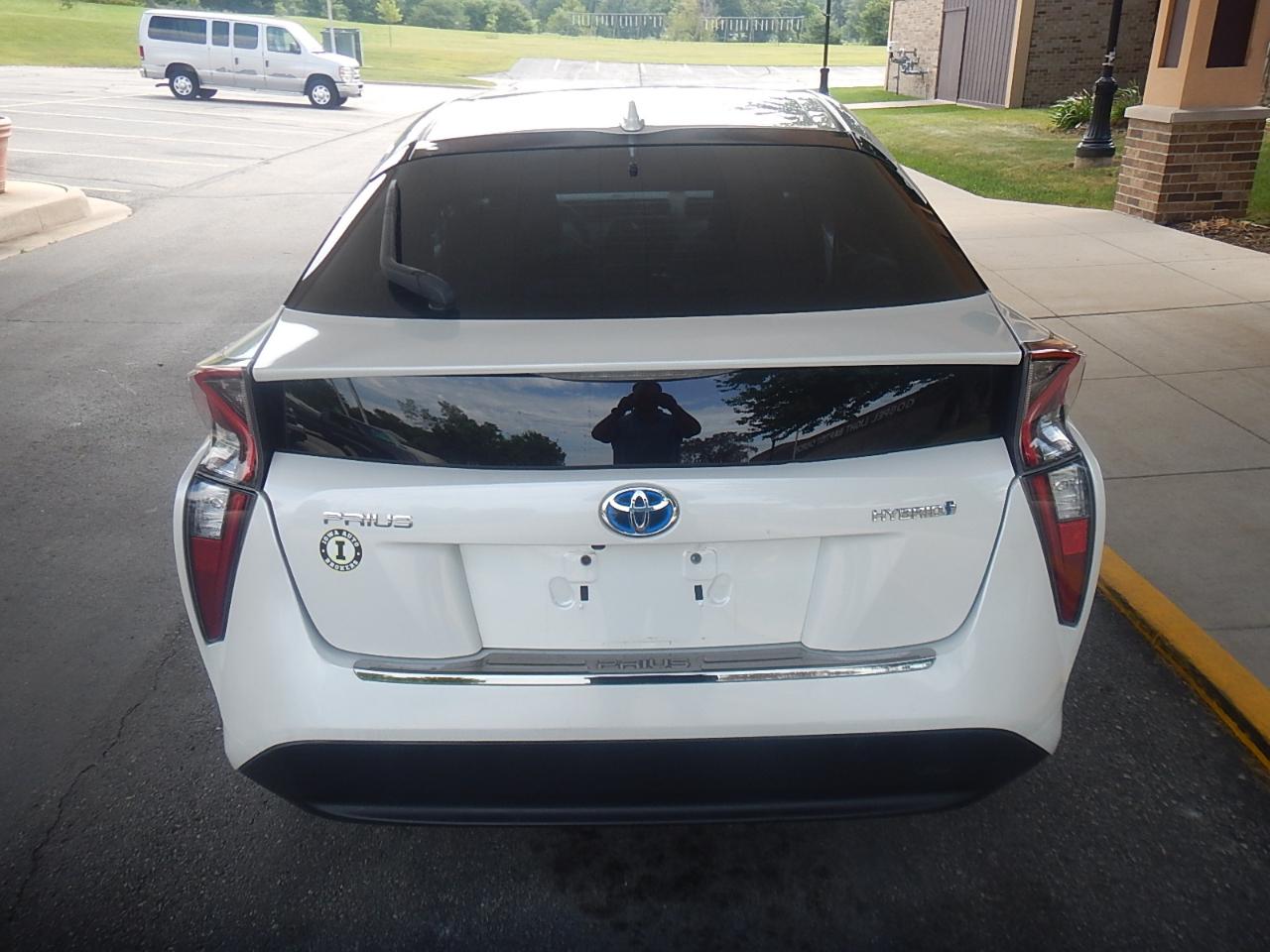 Toyota Prius Two Eco 2016