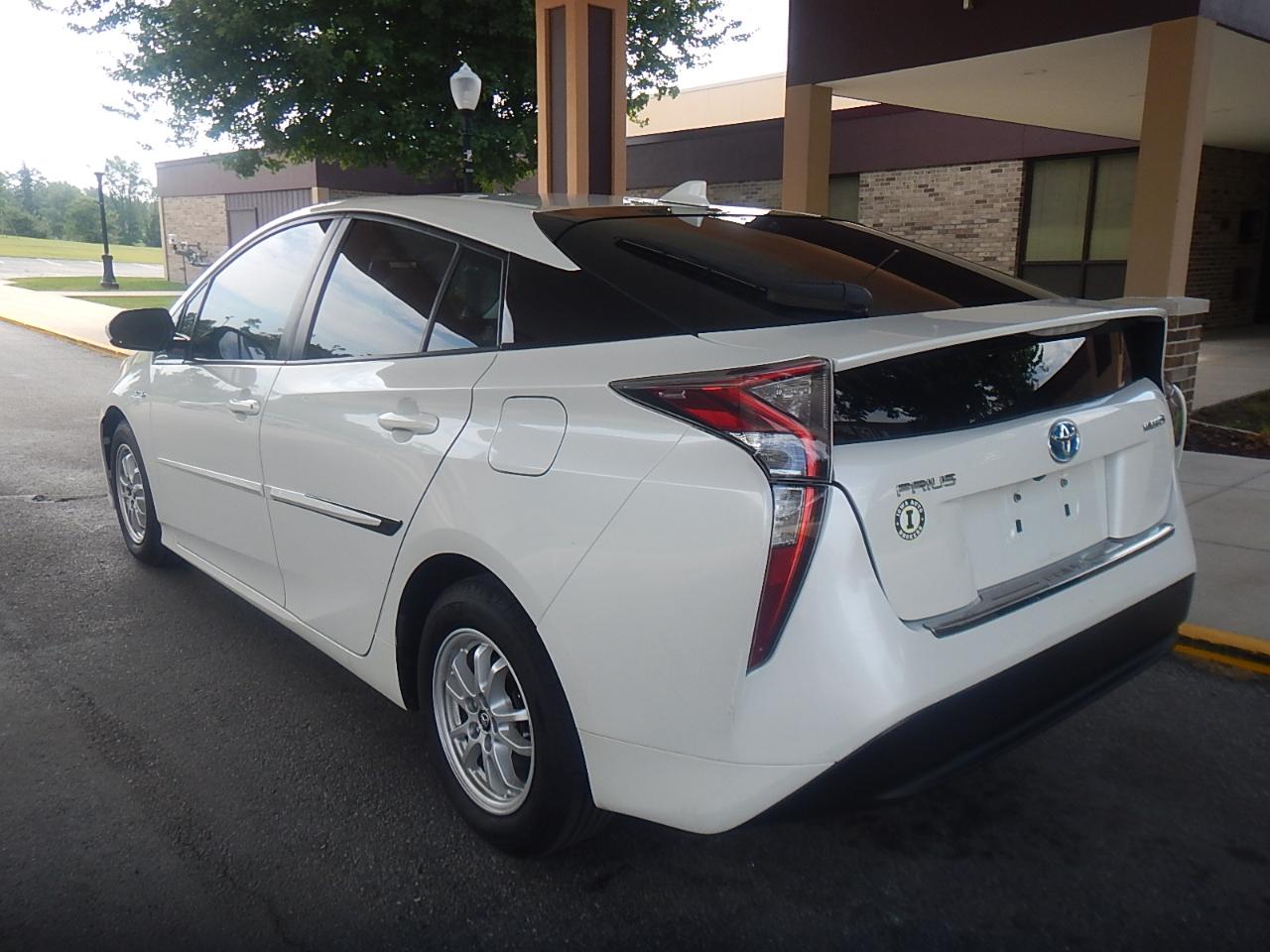 Toyota Prius Two Eco 2016