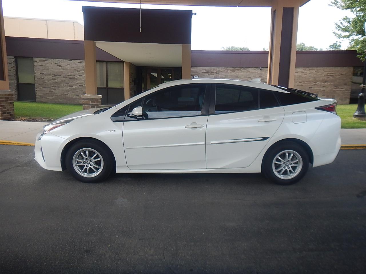 Toyota Prius Two Eco 2016