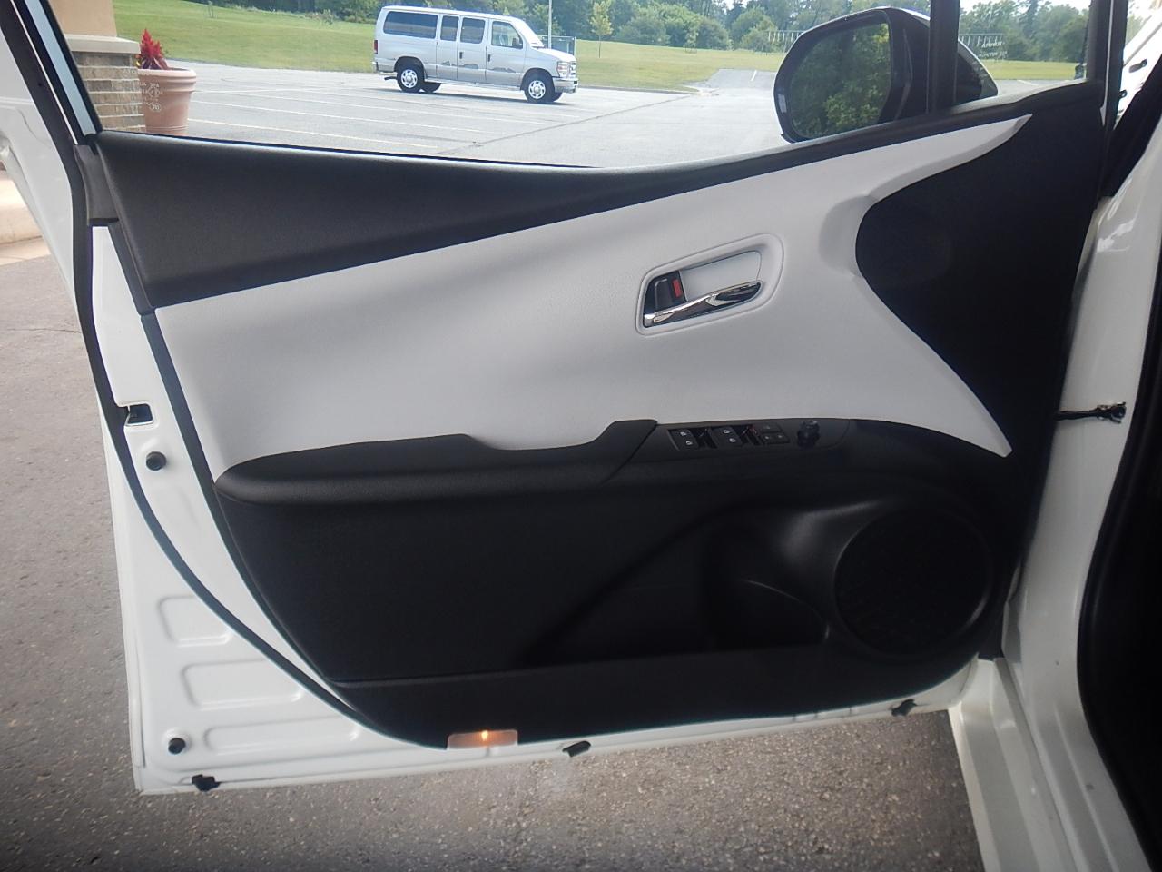 Toyota Prius Two Eco 2016