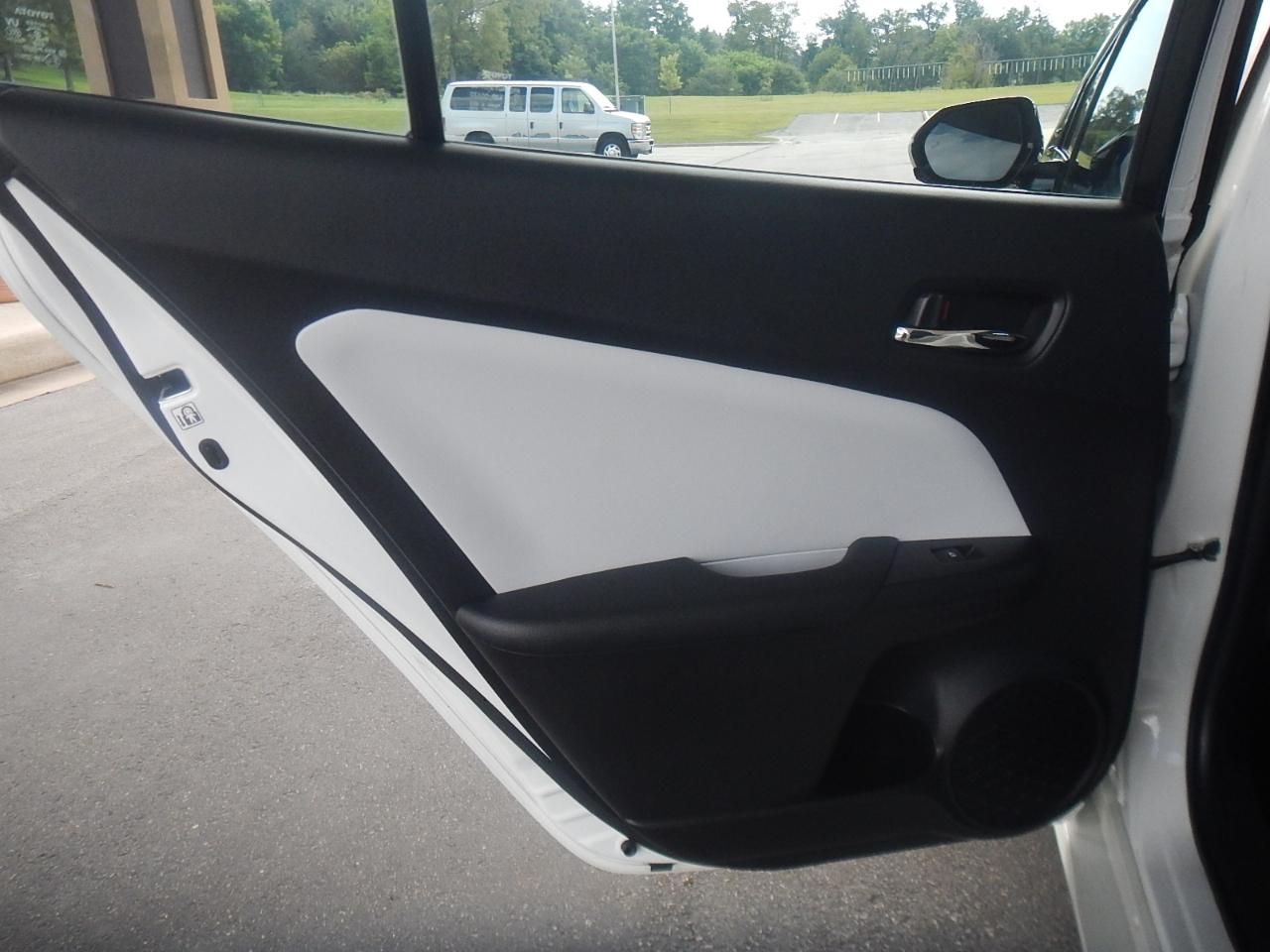 Toyota Prius Two Eco 2016