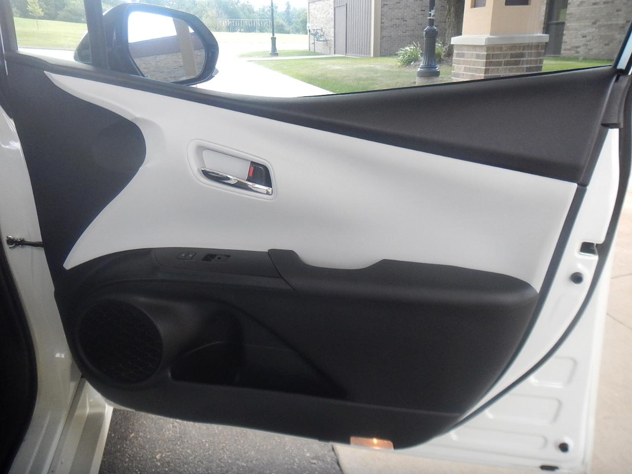 Toyota Prius Two Eco 2016