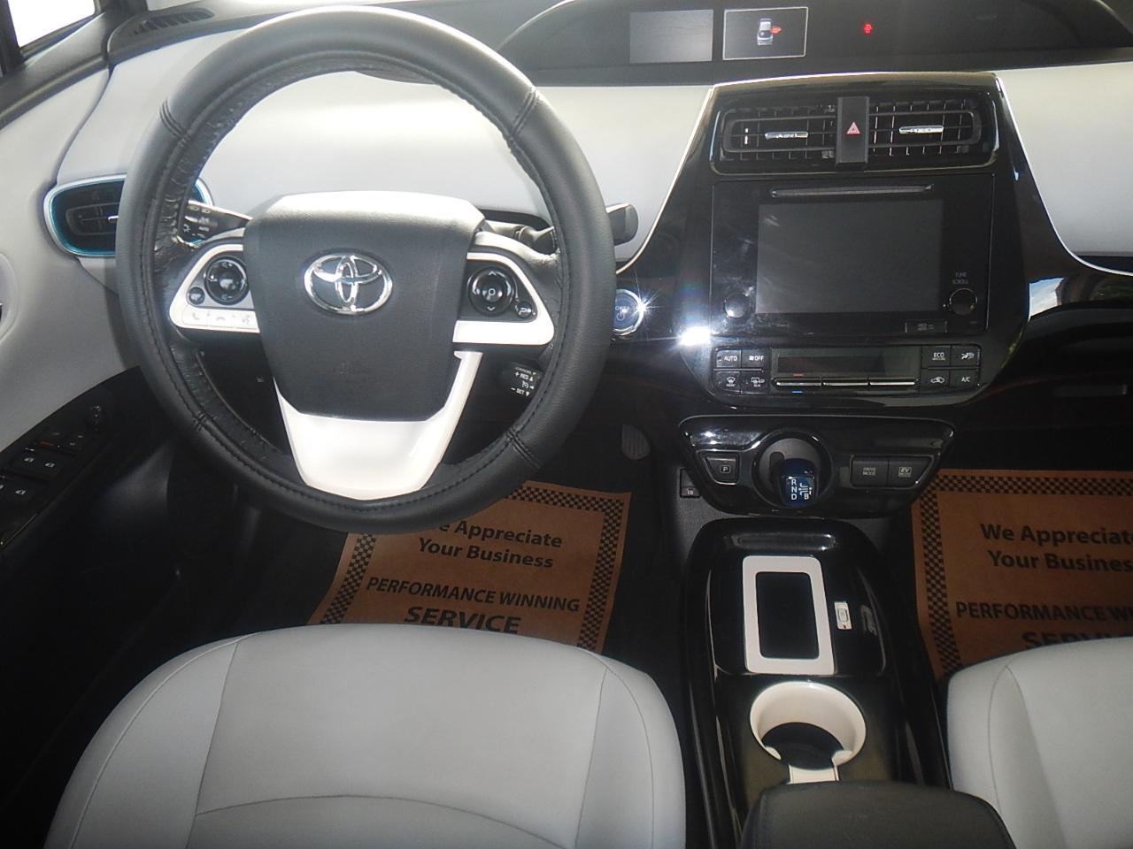 Toyota Prius Two Eco 2016
