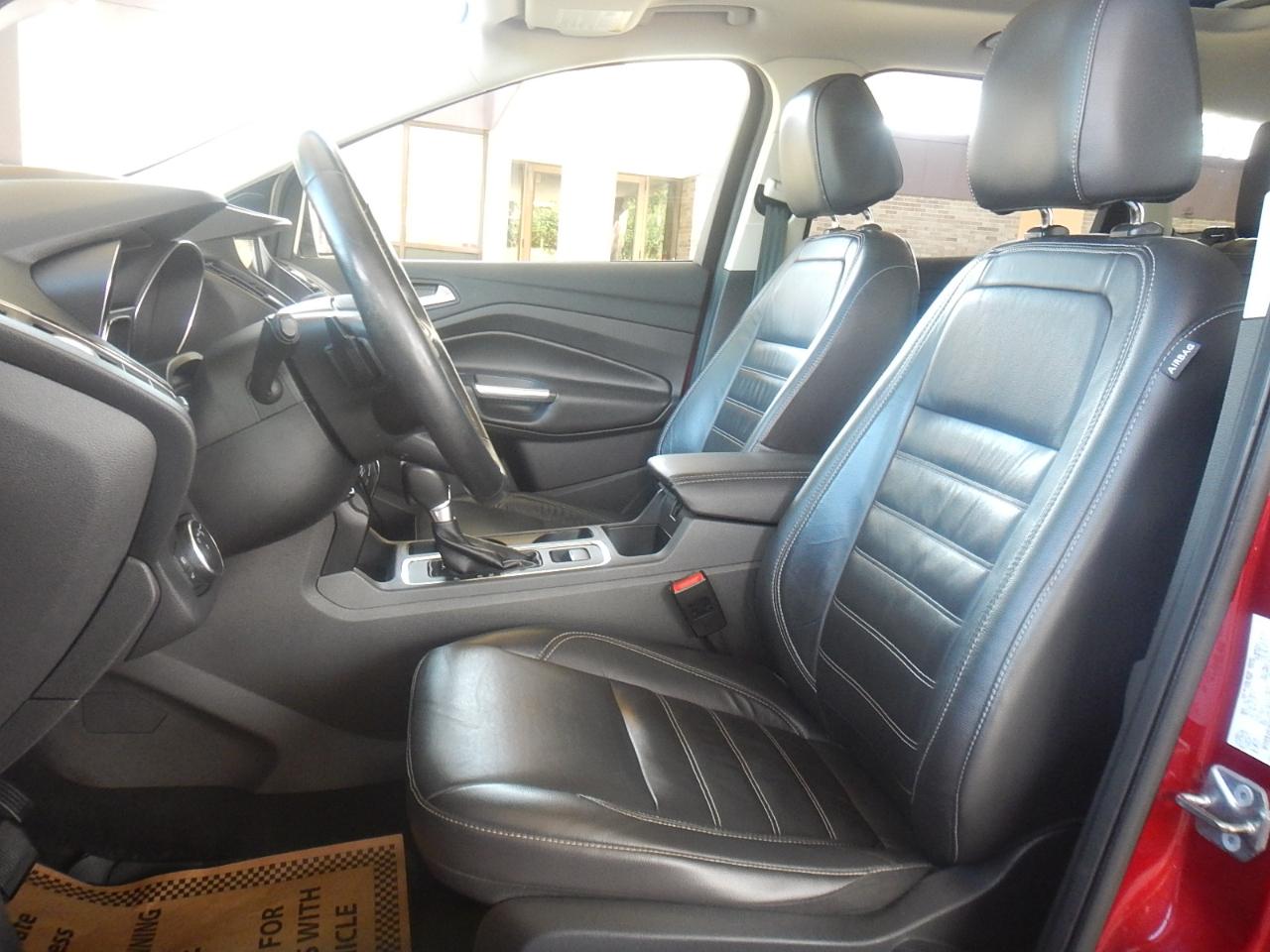 Ford Escape Titanium 4WD 2017