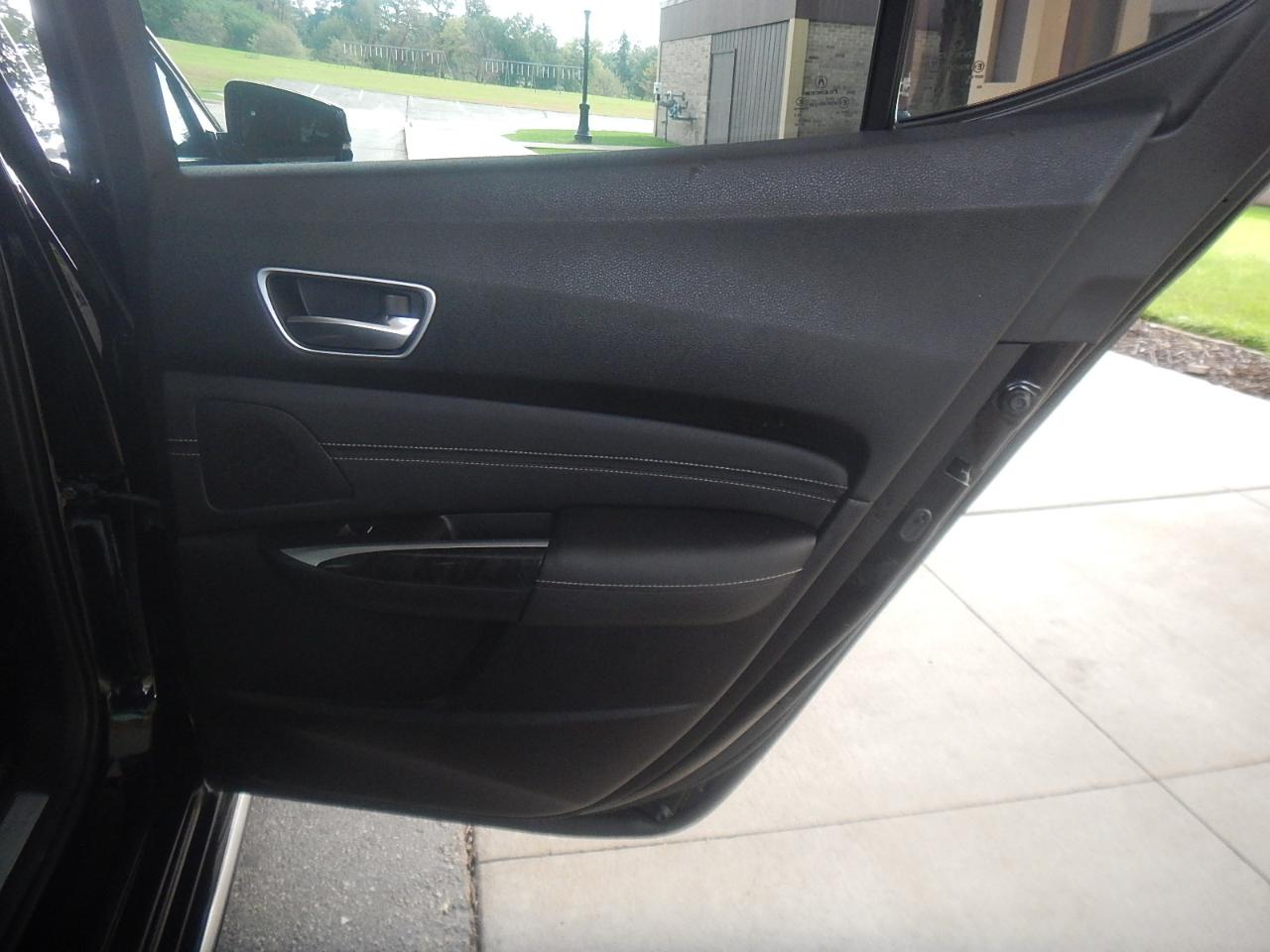Acura TLX photo 21