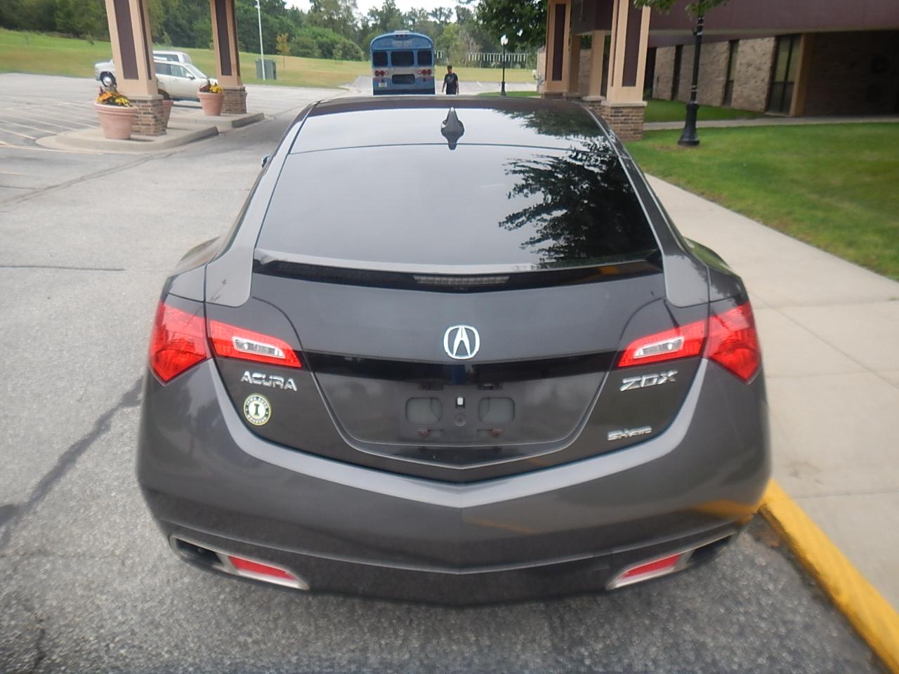 Acura ZDX 6-Spd AT w/Adv Pkg 2010