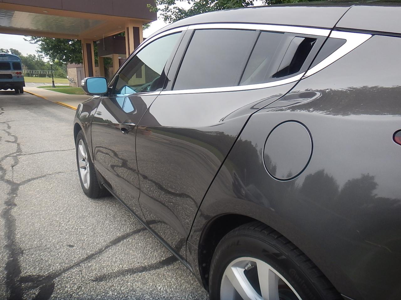 Acura ZDX 6-Spd AT w/Adv Pkg 2010