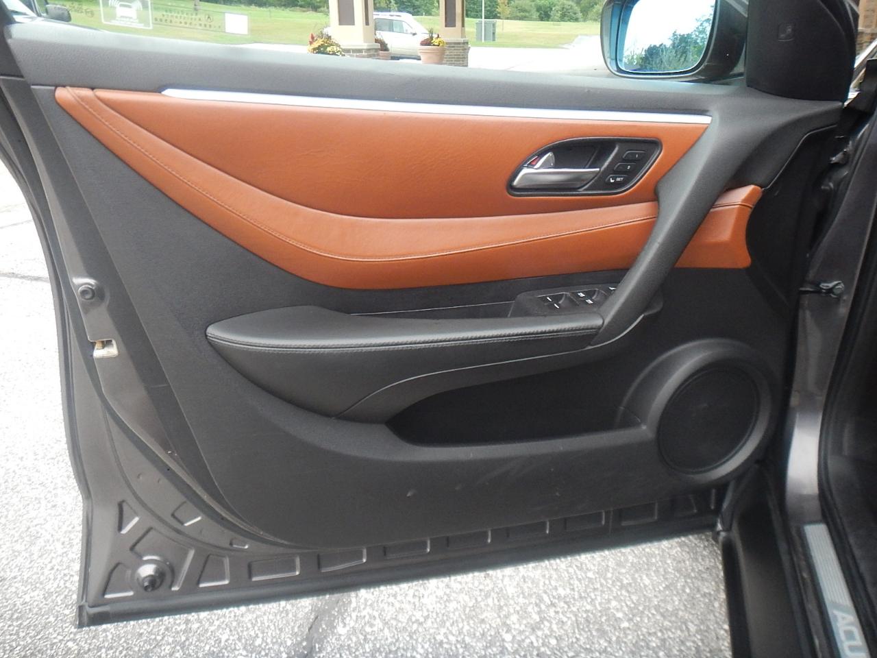 Acura ZDX 6-Spd AT w/Adv Pkg 2010