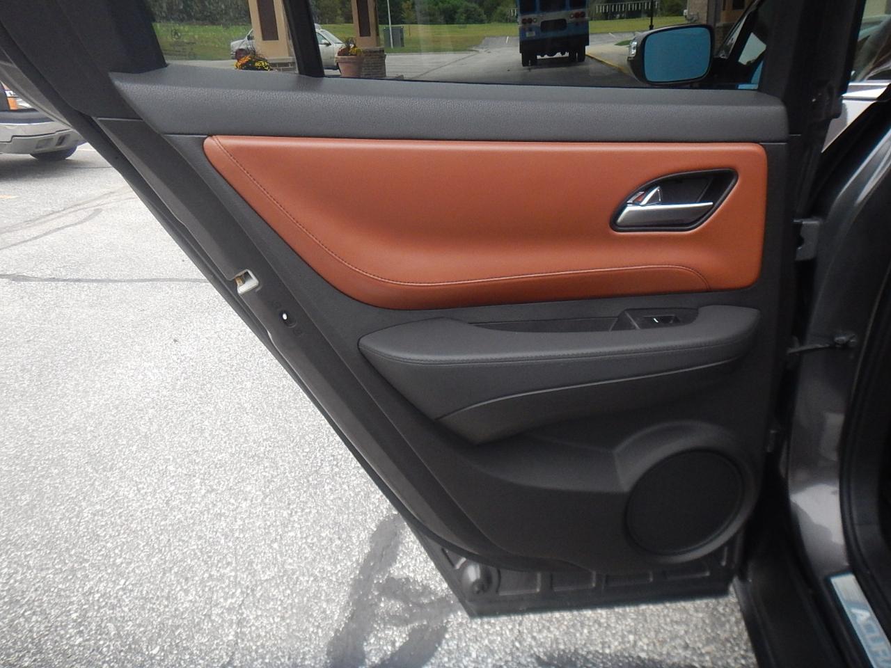 Acura ZDX 6-Spd AT w/Adv Pkg 2010