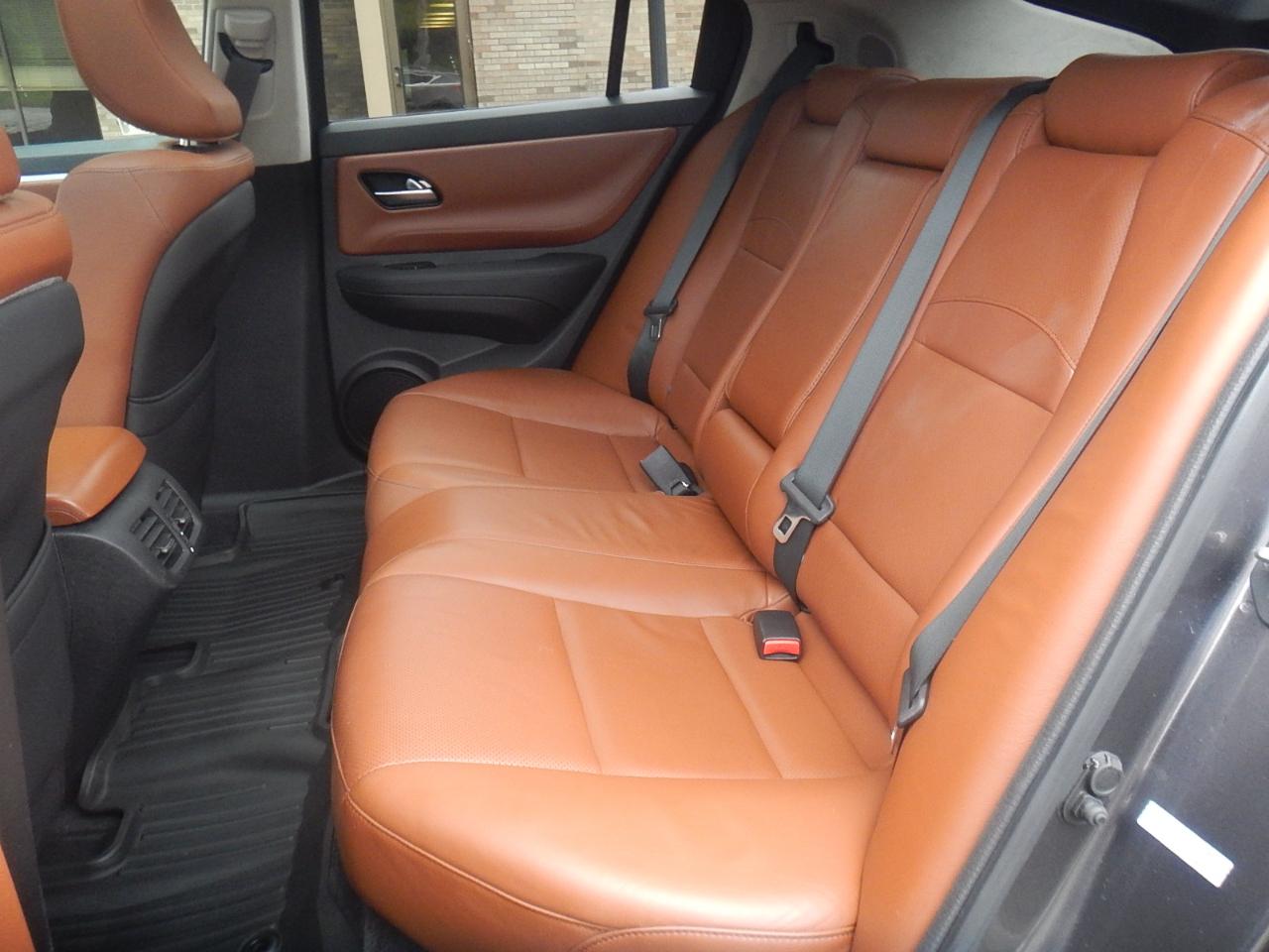 Acura ZDX 6-Spd AT w/Adv Pkg 2010