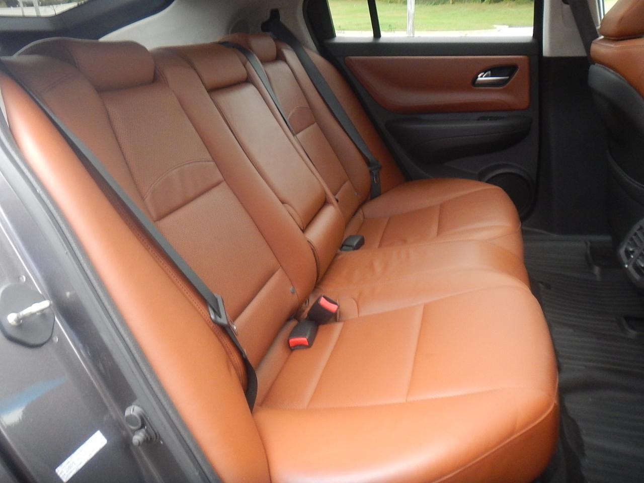 Acura ZDX 6-Spd AT w/Adv Pkg 2010