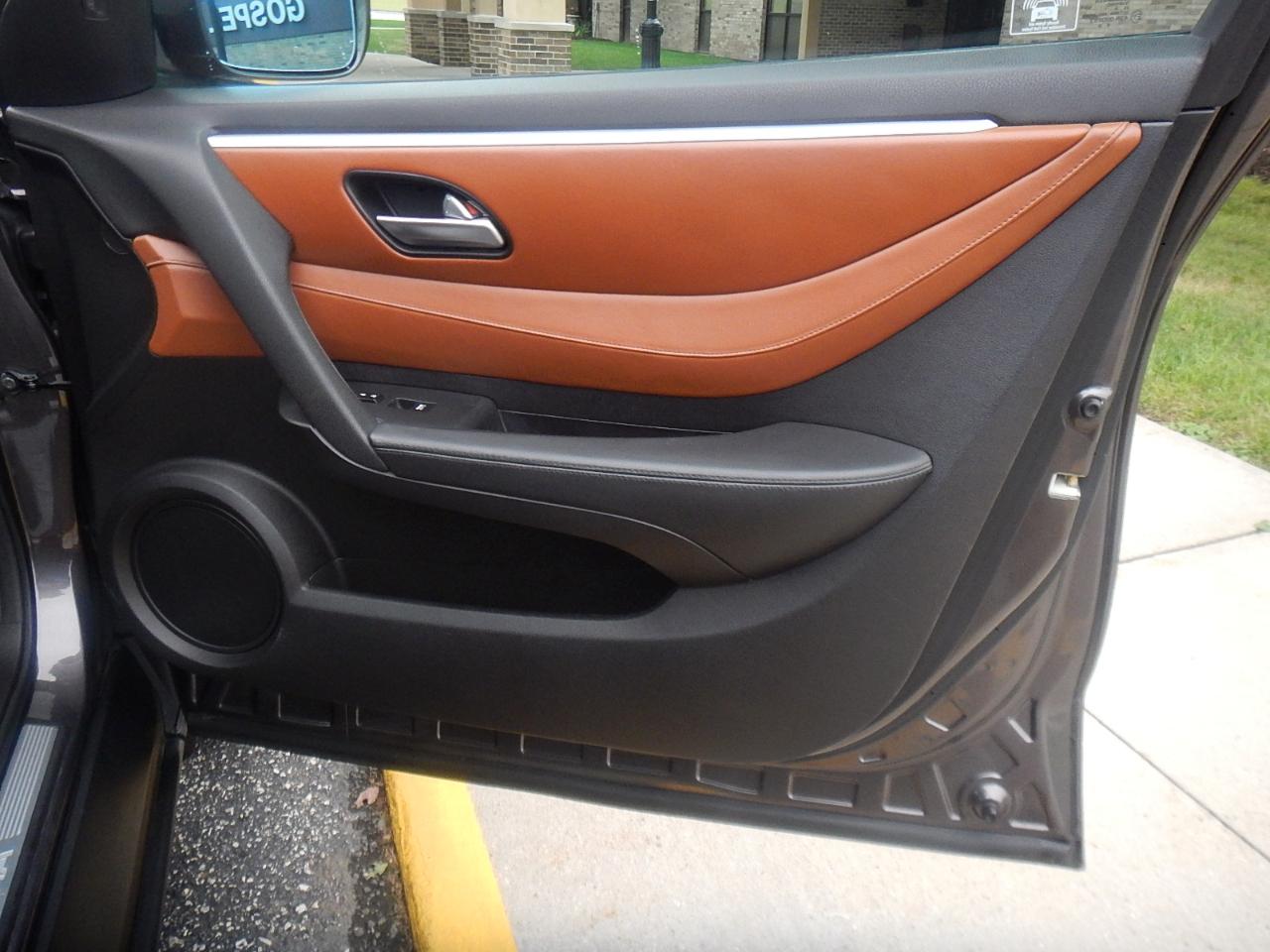 Acura ZDX 6-Spd AT w/Adv Pkg 2010