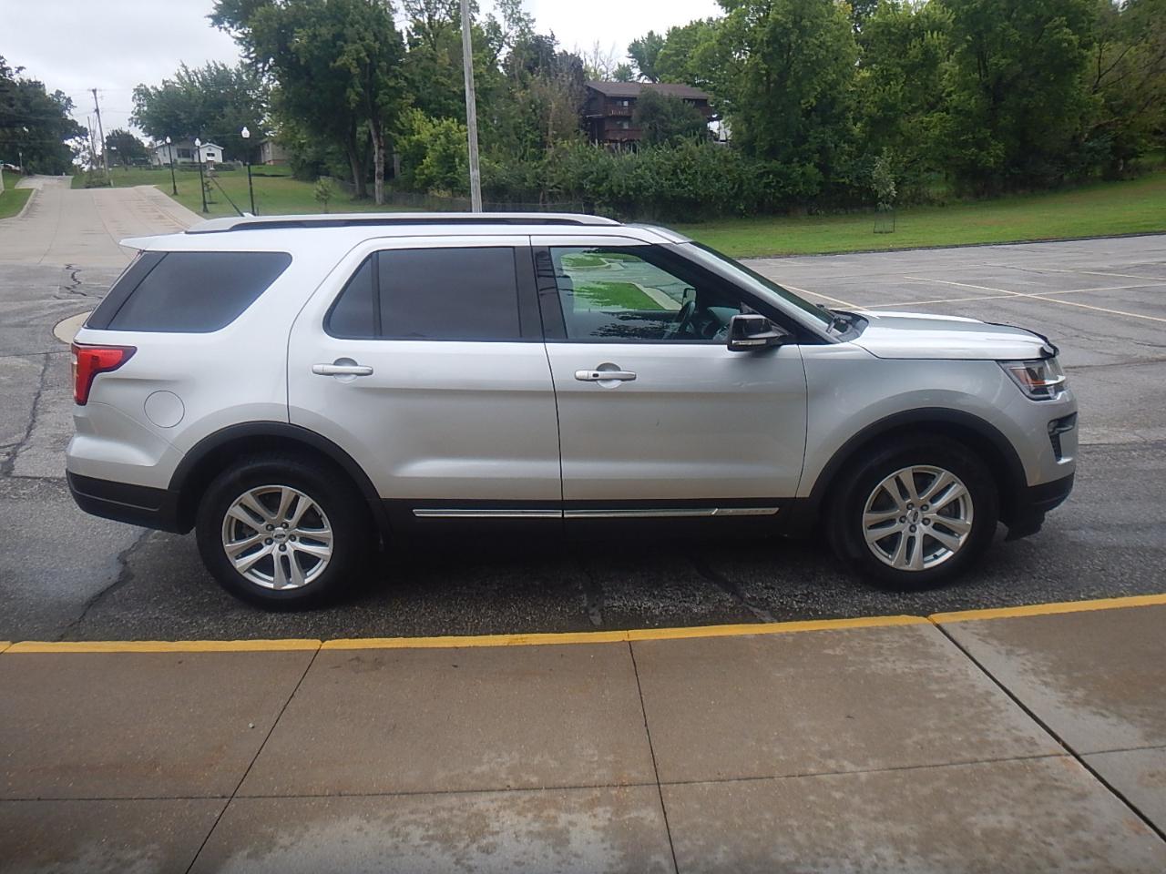Ford Explorer XLT 4D SUV 4WD 2018