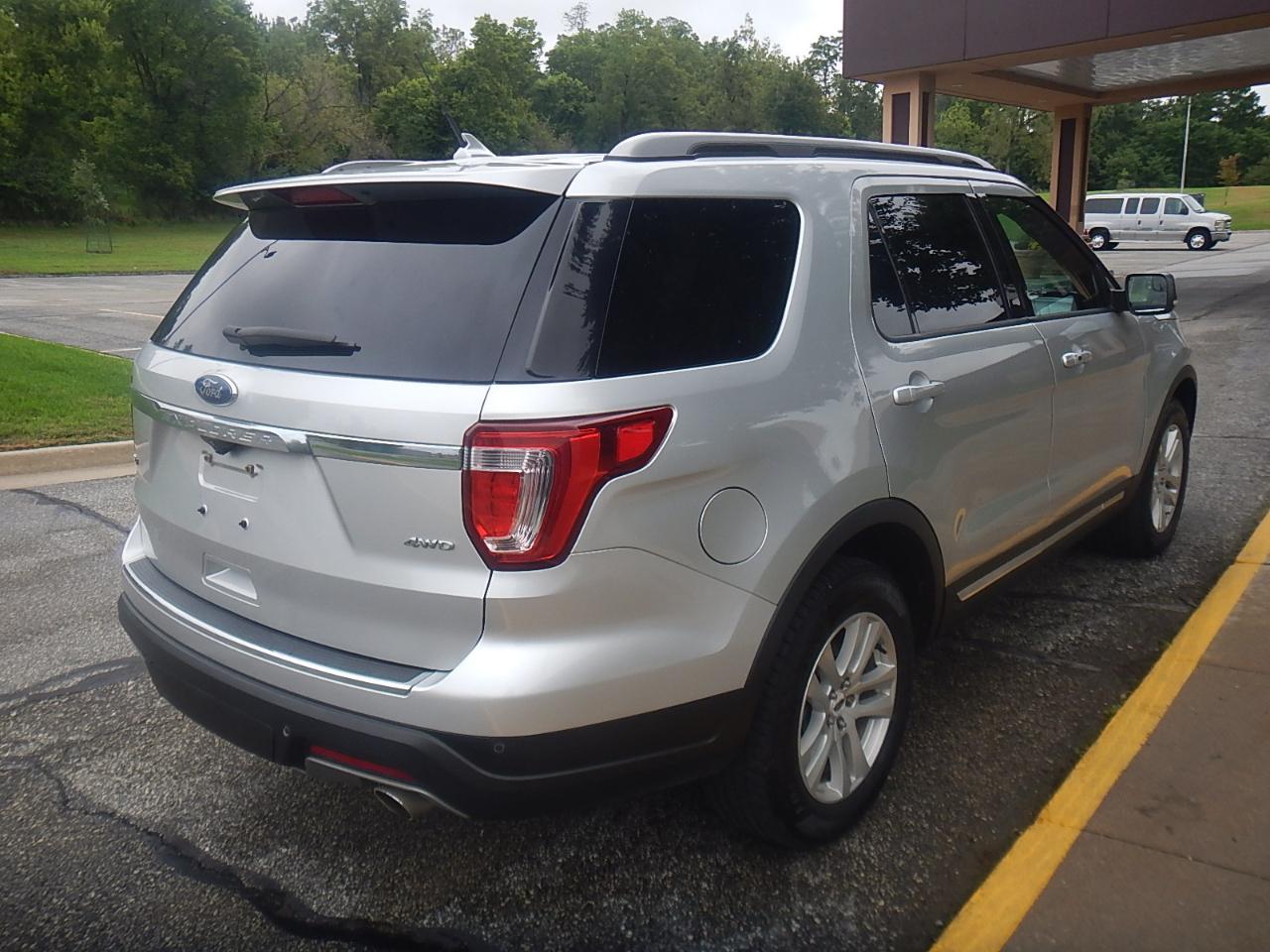 Ford Explorer XLT 4D SUV 4WD 2018
