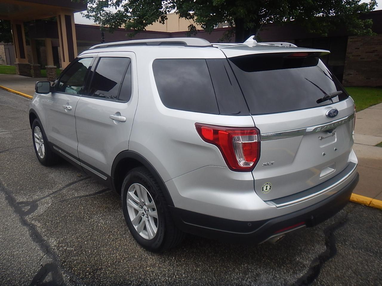Ford Explorer XLT 4D SUV 4WD 2018