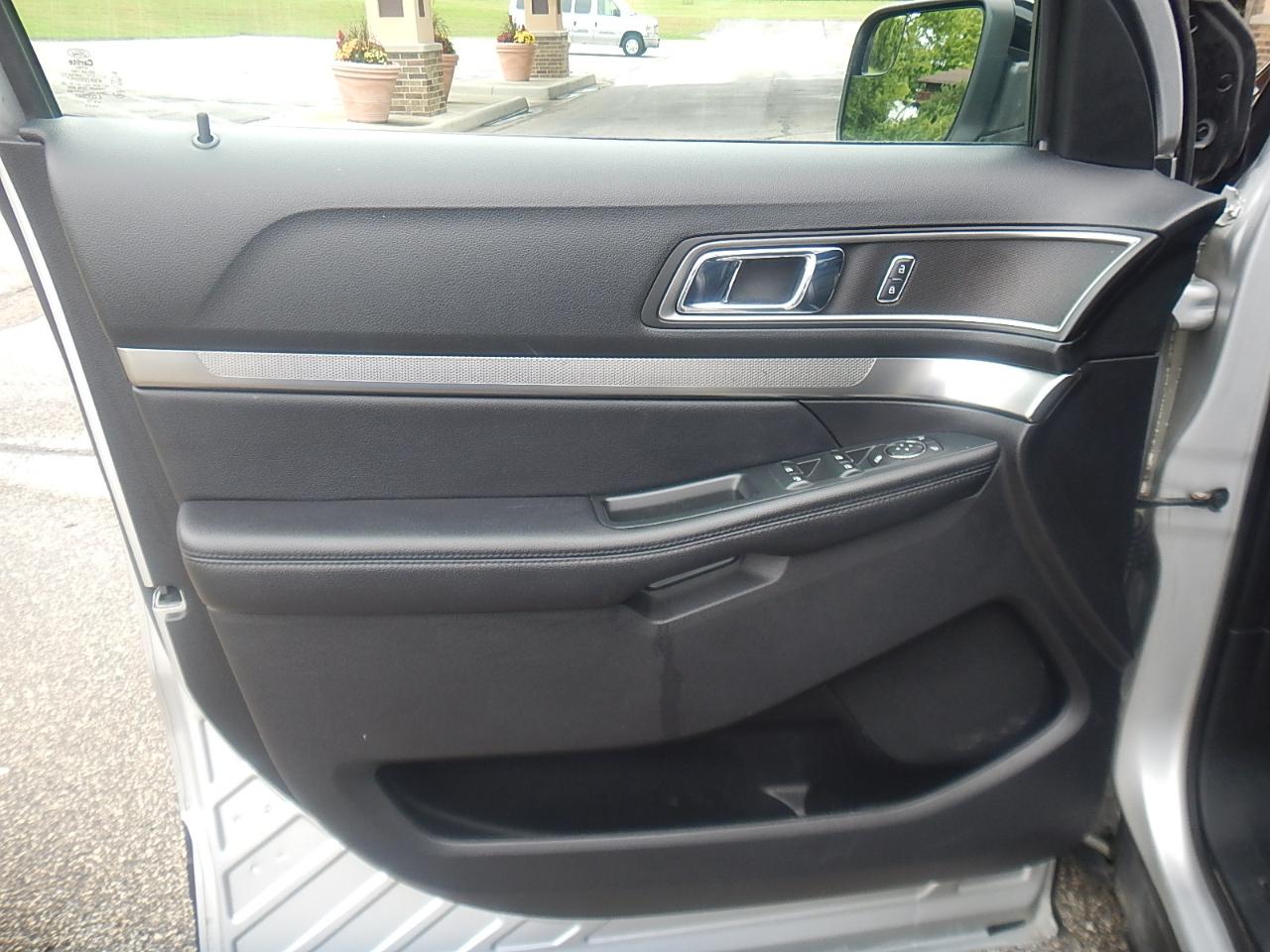Ford Explorer XLT 4D SUV 4WD 2018